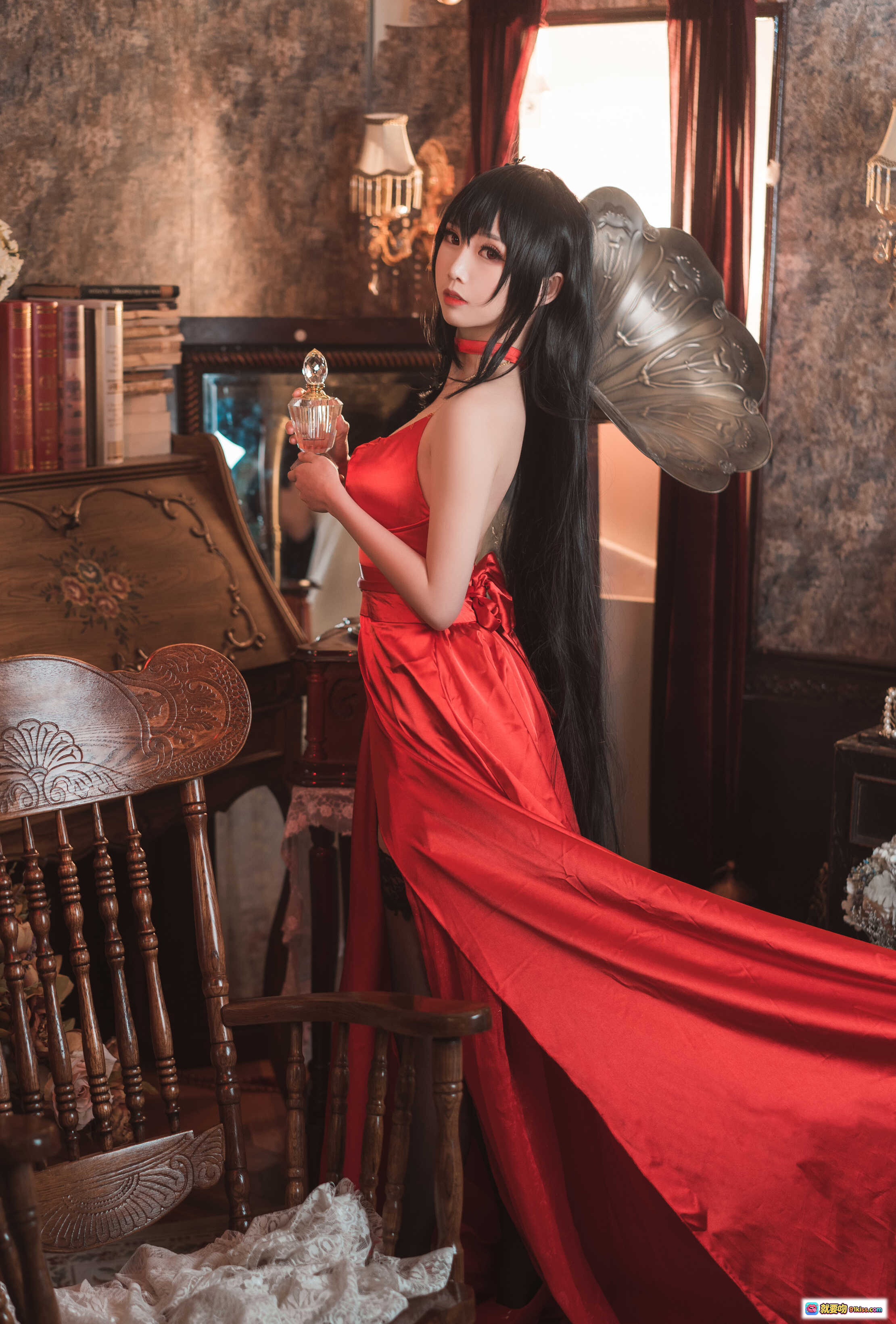 图片[9] - 面饼仙儿NO.049大凤Cosplay 红色礼服黑丝美腿复古镜前优雅摆拍 - 就要吻