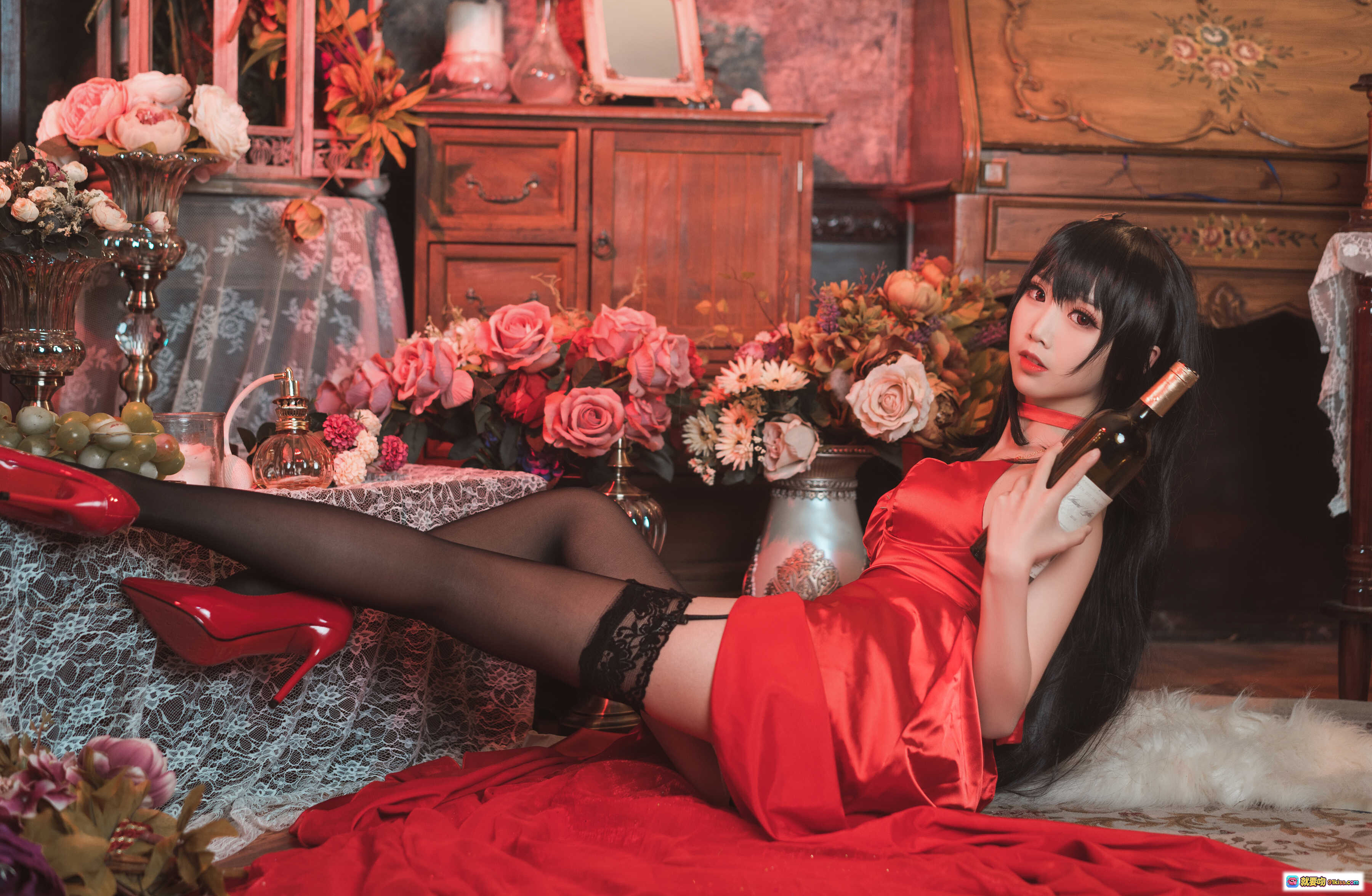 图片[10] - 面饼仙儿NO.049大凤Cosplay 红色礼服黑丝美腿复古镜前优雅摆拍 - 就要吻