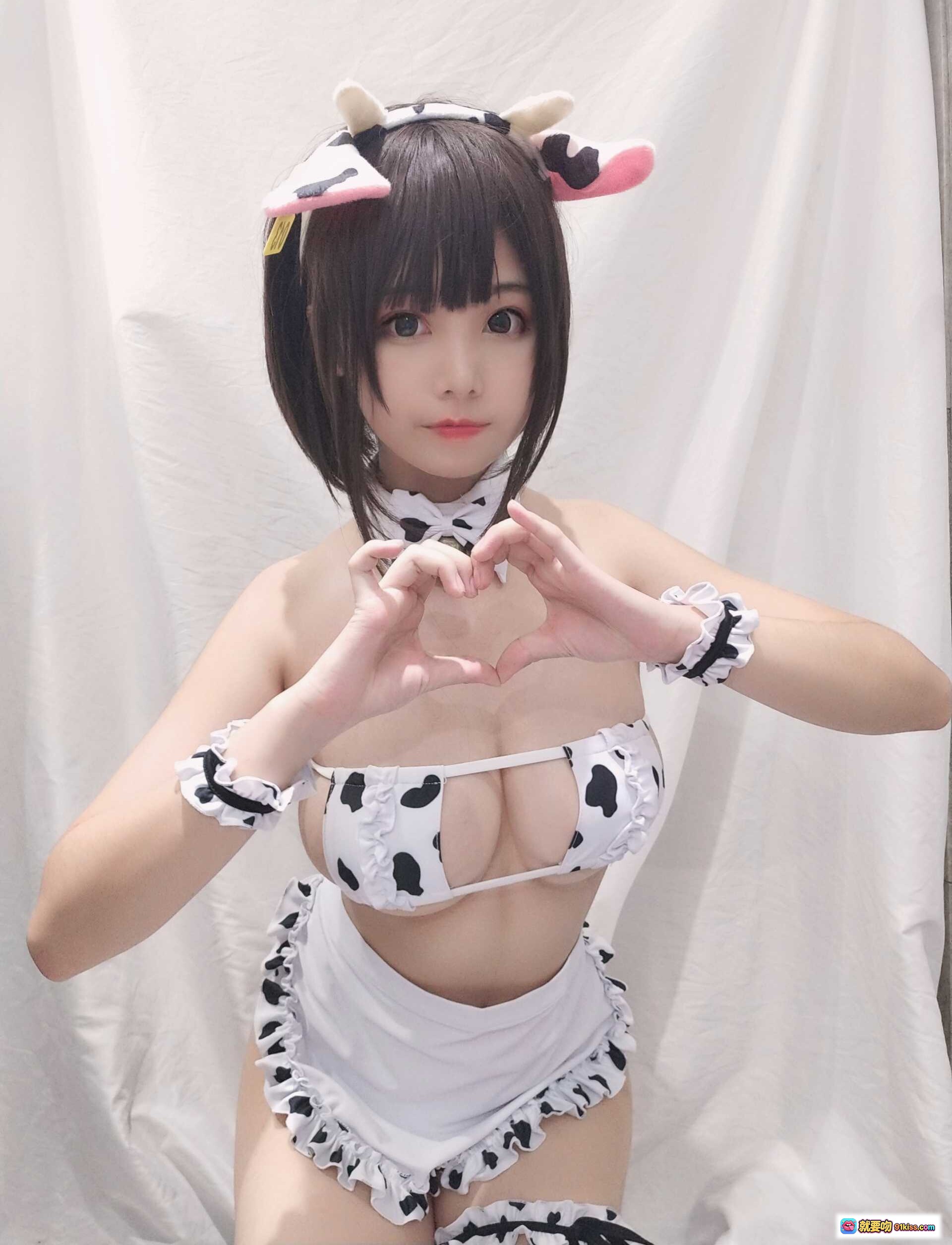 图片[6] - 蜜汁猫裘NO.025小奶牛女仆自拍写真｜奶牛斑点比基尼+长筒袜+猫耳发饰性感Cosplay - 就要吻