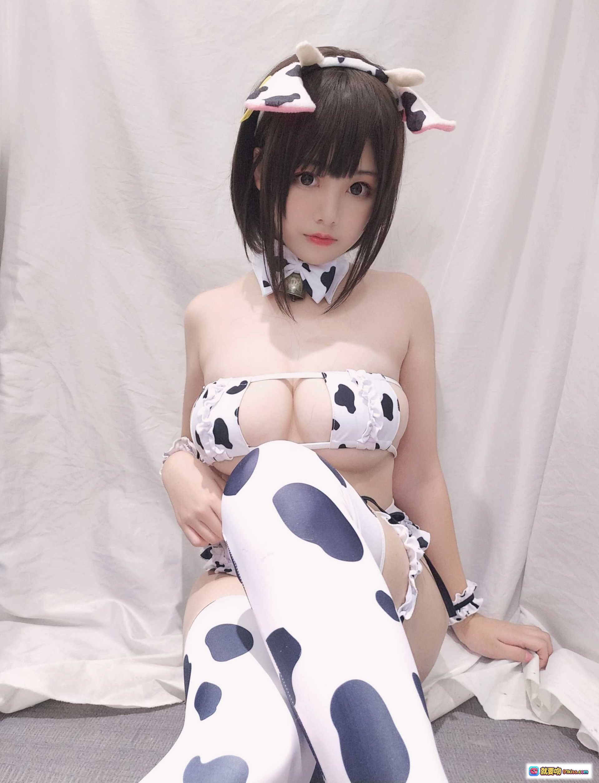 蜜汁猫裘NO.025小奶牛女仆自拍写真｜奶牛斑点比基尼+长筒袜+猫耳发饰性感Cosplay - 就要吻