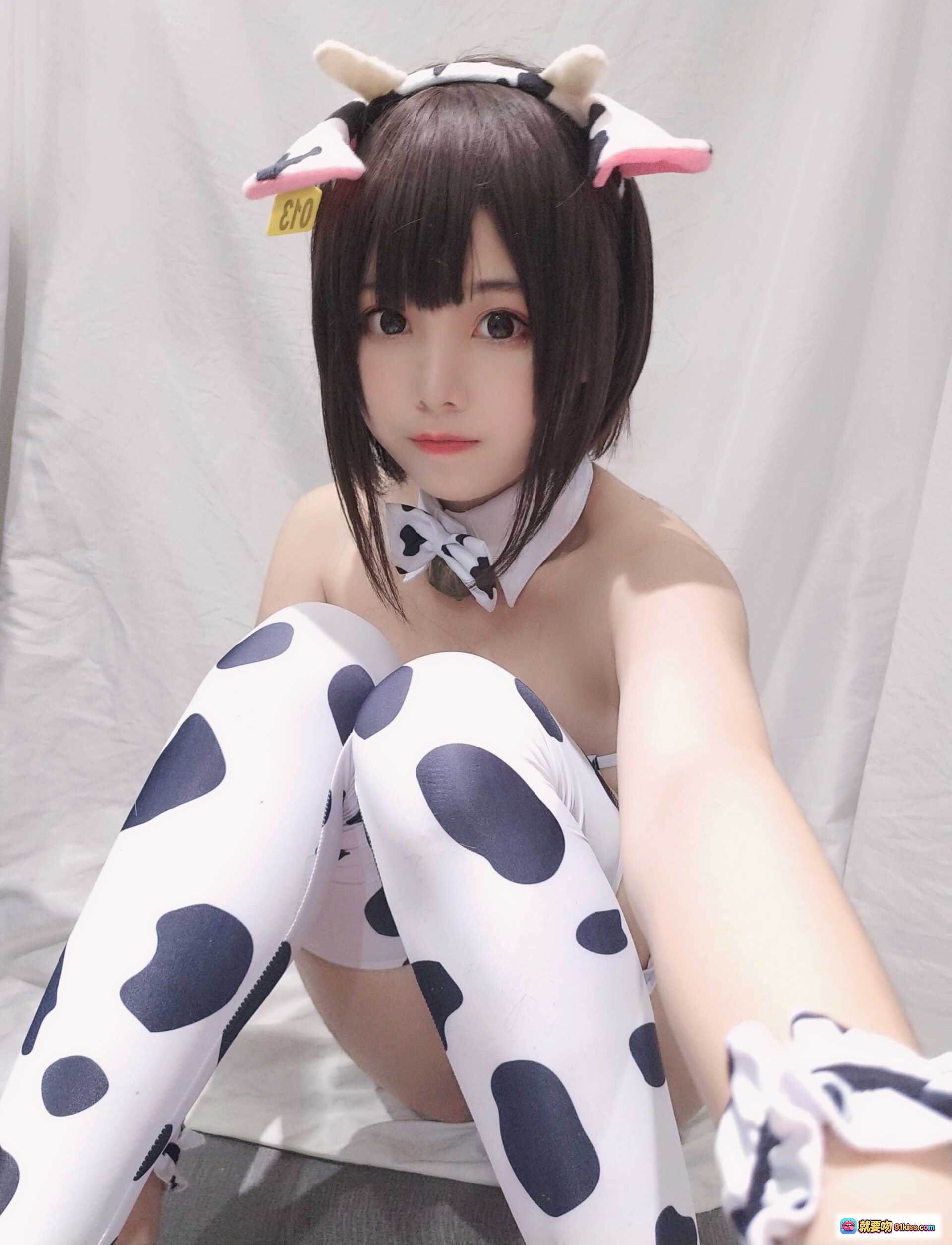 图片[2] - 蜜汁猫裘NO.025小奶牛女仆自拍写真｜奶牛斑点比基尼+长筒袜+猫耳发饰性感Cosplay - 就要吻