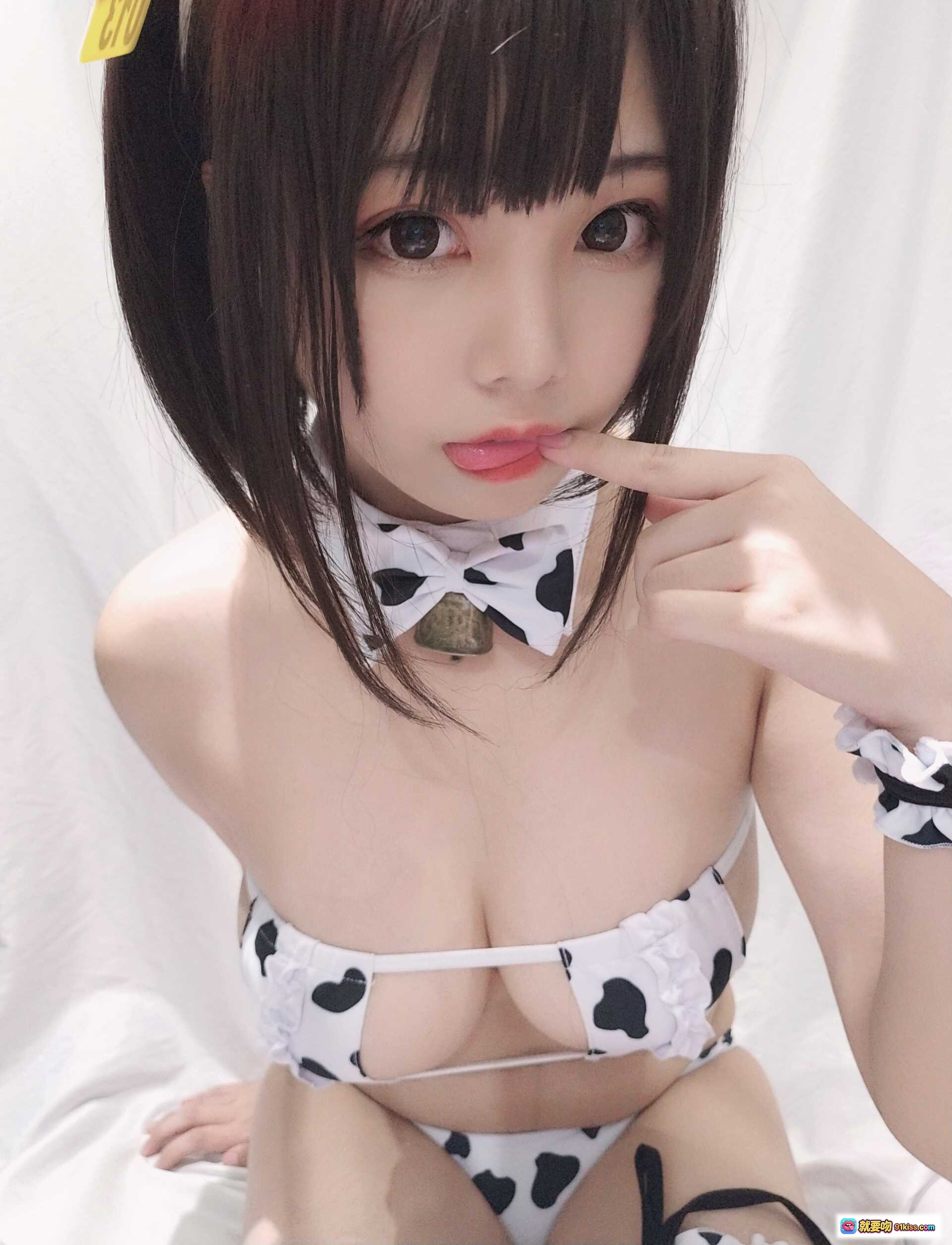 图片[9] - 蜜汁猫裘NO.025小奶牛女仆自拍写真｜奶牛斑点比基尼+长筒袜+猫耳发饰性感Cosplay - 就要吻