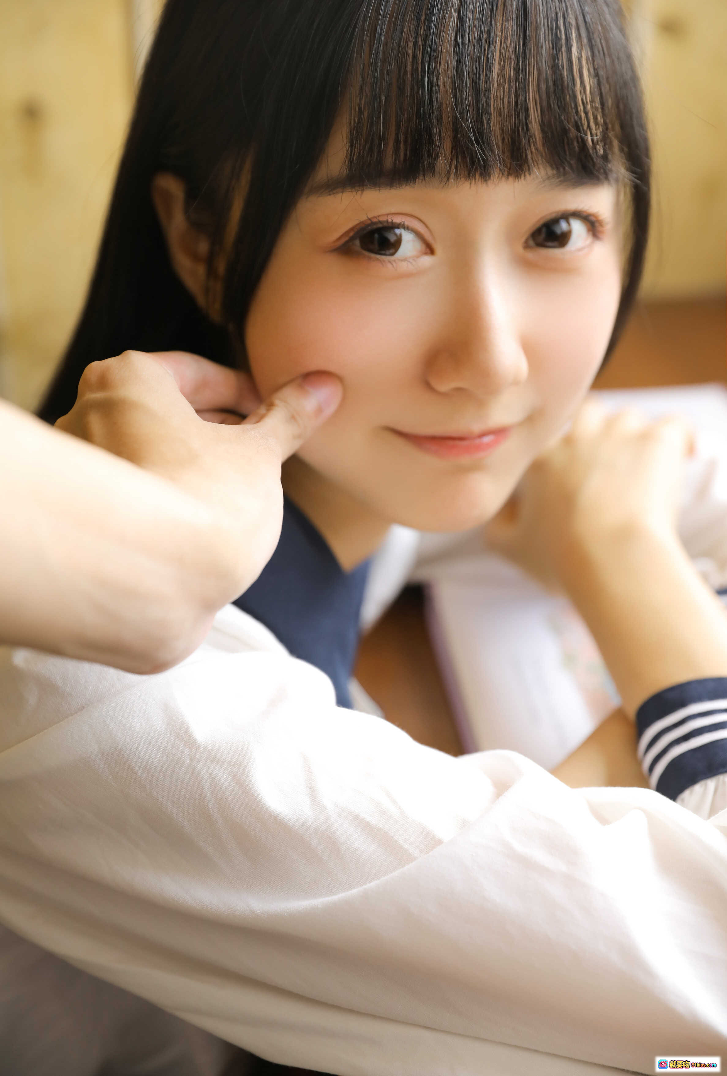 图片[9] - 木绵绵OwO NO.017 绵相随 JK水手服写真 32P高清美图 少女感十足 日系校园风 甜美齐刘海 白衬衫红领结 软妹风摄影集 - 就要吻