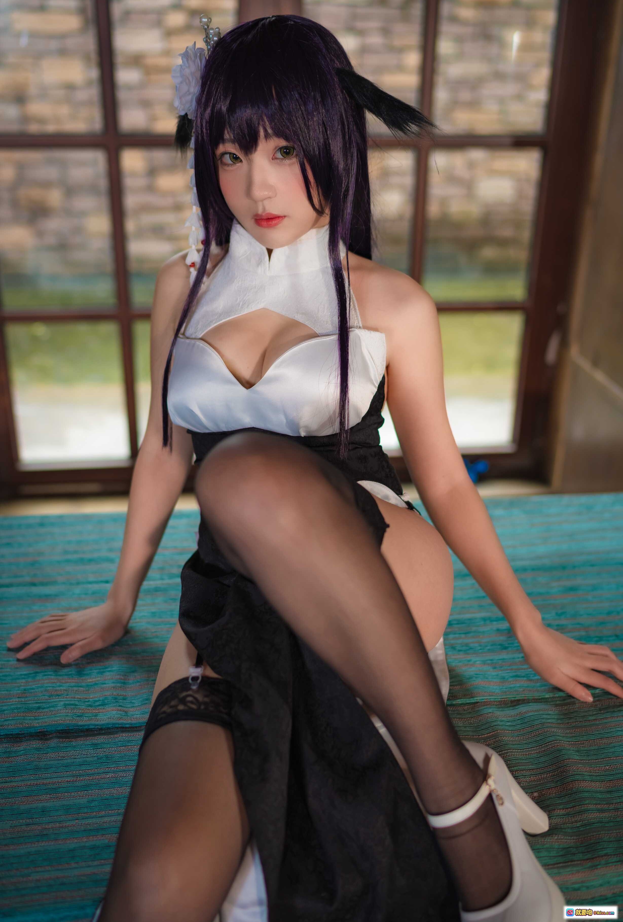 图片[8] - 弥美Mime NO.008碧蓝航线吾妻旗袍cos写真 黑白蕾丝吊带袜紫发花饰古典室内美拍 - 就要吻