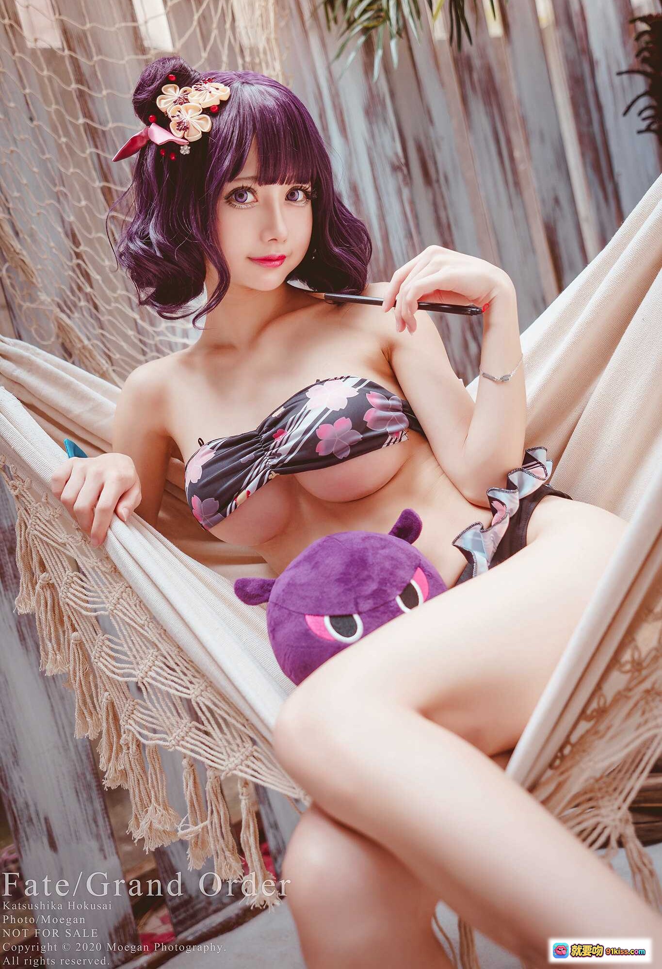 图片[10] - Fate/Grand Order 葛飾北斎 水着ver 美少女COSPLAY 海洋風泳裝 寫真集 粉白浮圈 椰子船舵背景 二次元角色扮演 - 就要吻