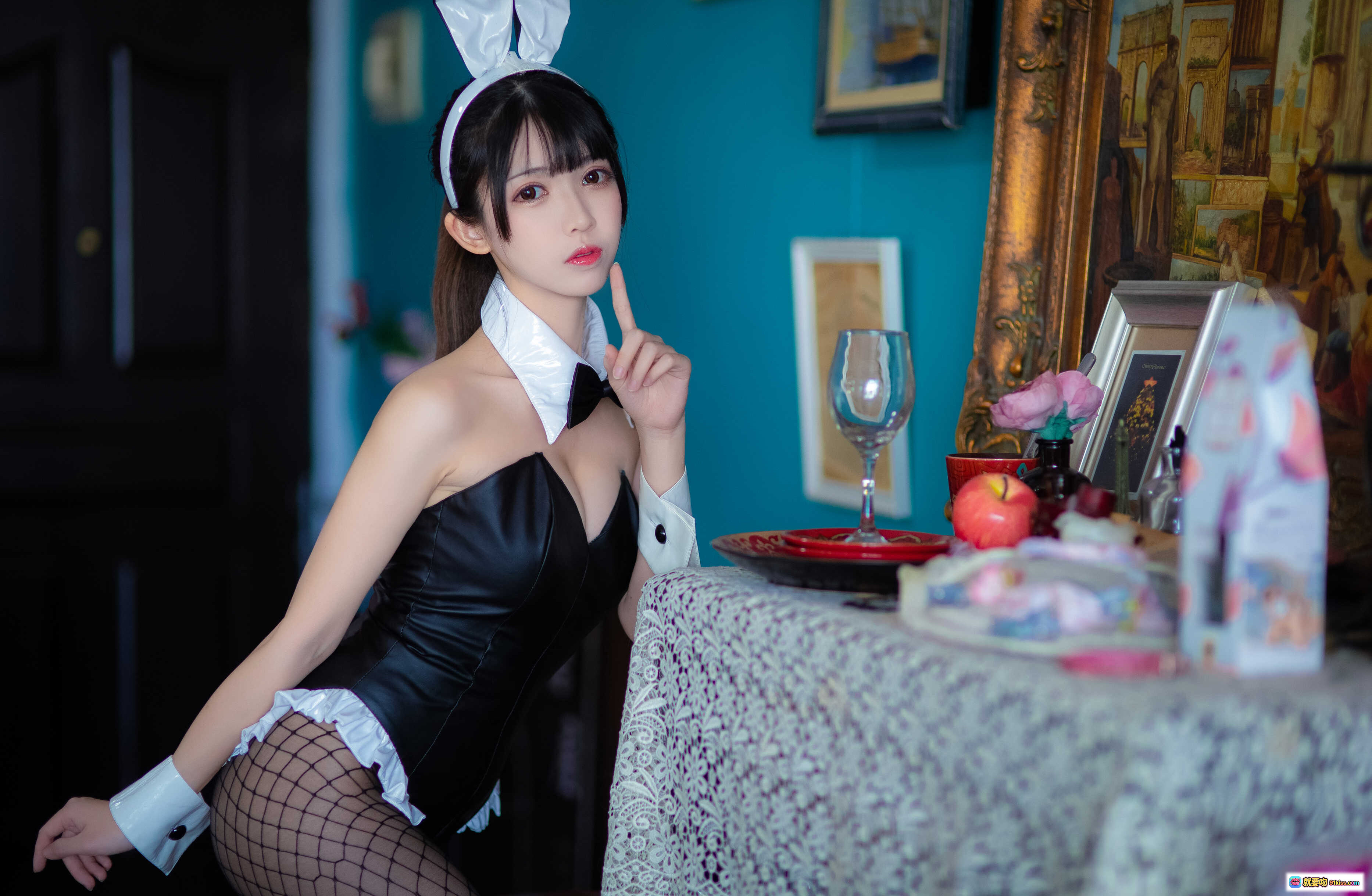 图片[6] - 鳗鱼霏儿NO.033加藤惠兔女郎写真-黑丝网袜白兔耳女仆装持酒杯艺术背景24P - 就要吻