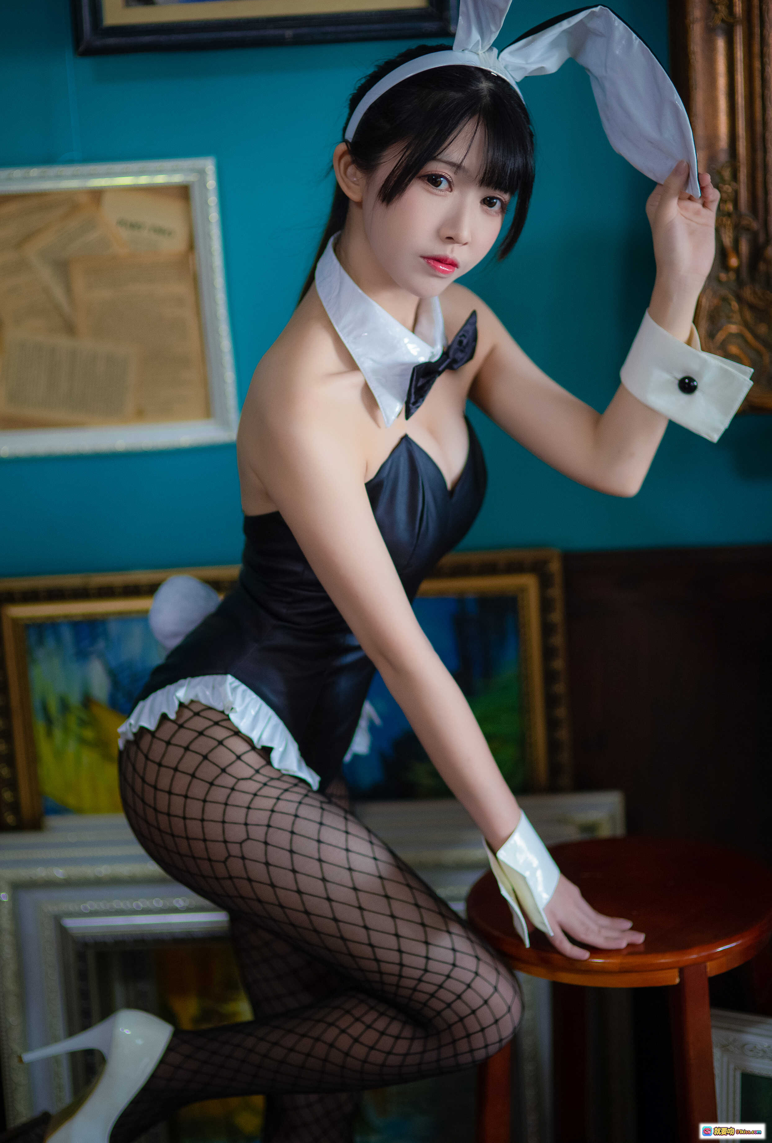 图片[9] - 鳗鱼霏儿NO.033加藤惠兔女郎写真-黑丝网袜白兔耳女仆装持酒杯艺术背景24P - 就要吻