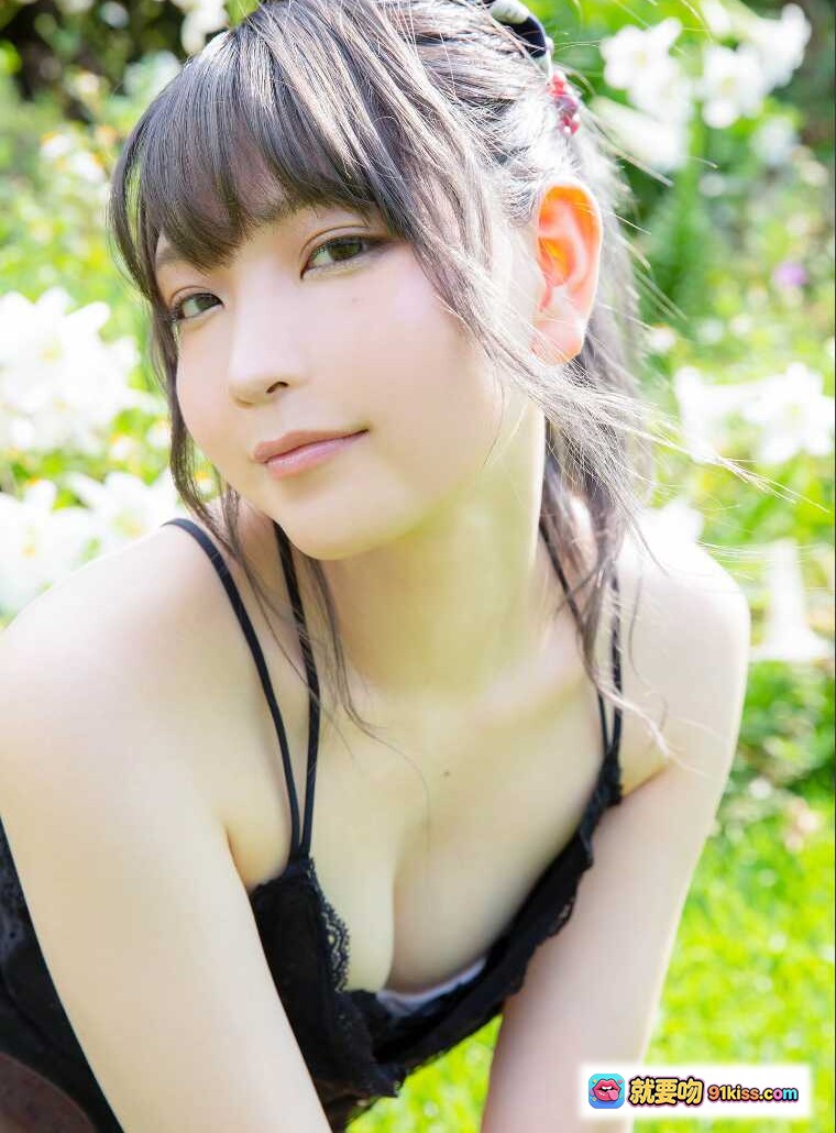 图片[2] - ハレムあまつ様フェチグラビア「密着フェティッシュ」美麗版32P｜赤白チェックシャツ×デニムショートパンツ｜可愛らしい笑顔とポーズで魅了 - 就要吻