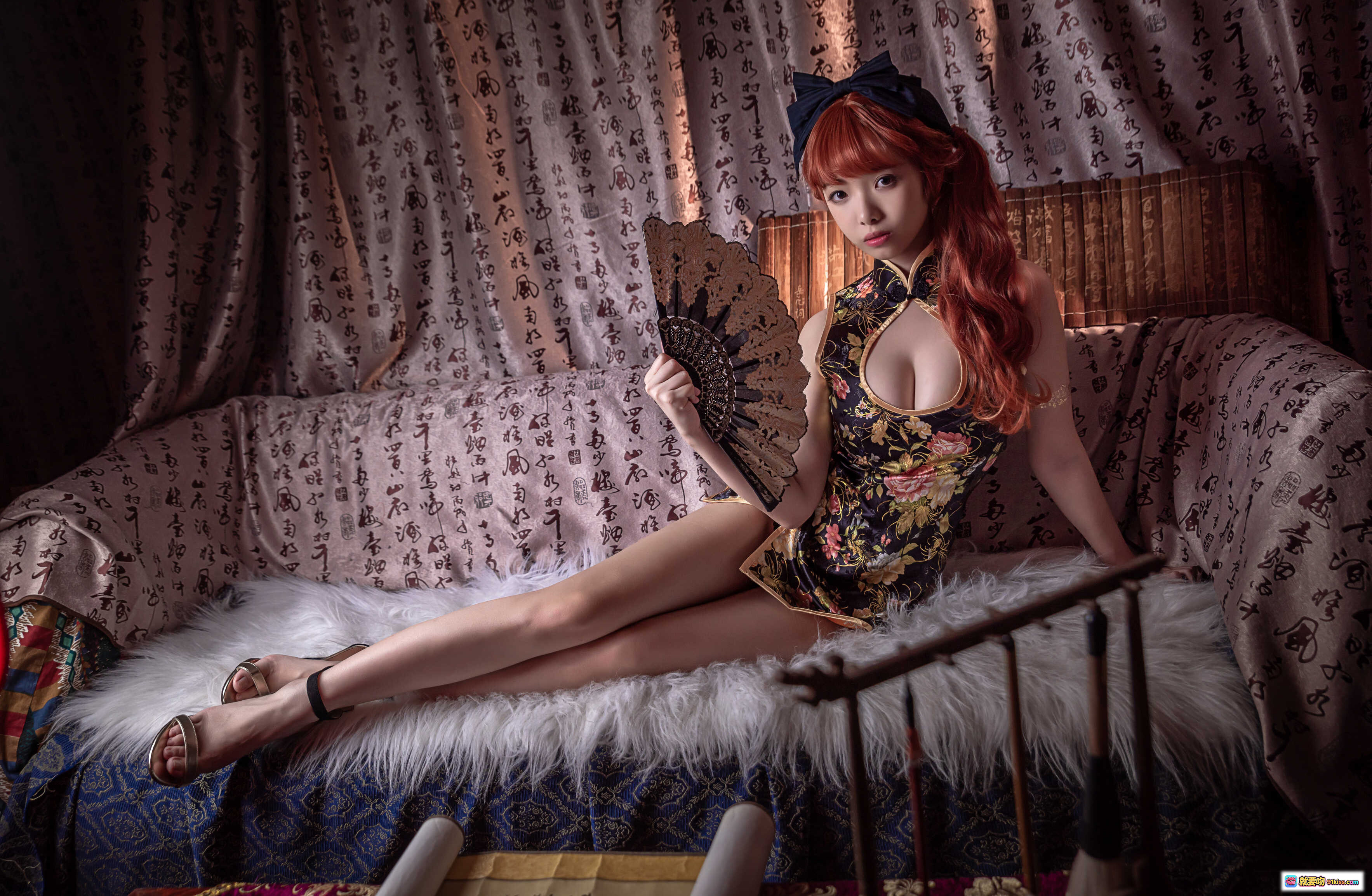 图片[9] - 雯妹不讲道理NO.011低胸旗袍写真 果足美腿红发少女复古风私房摄影 15P高清图集 - 就要吻