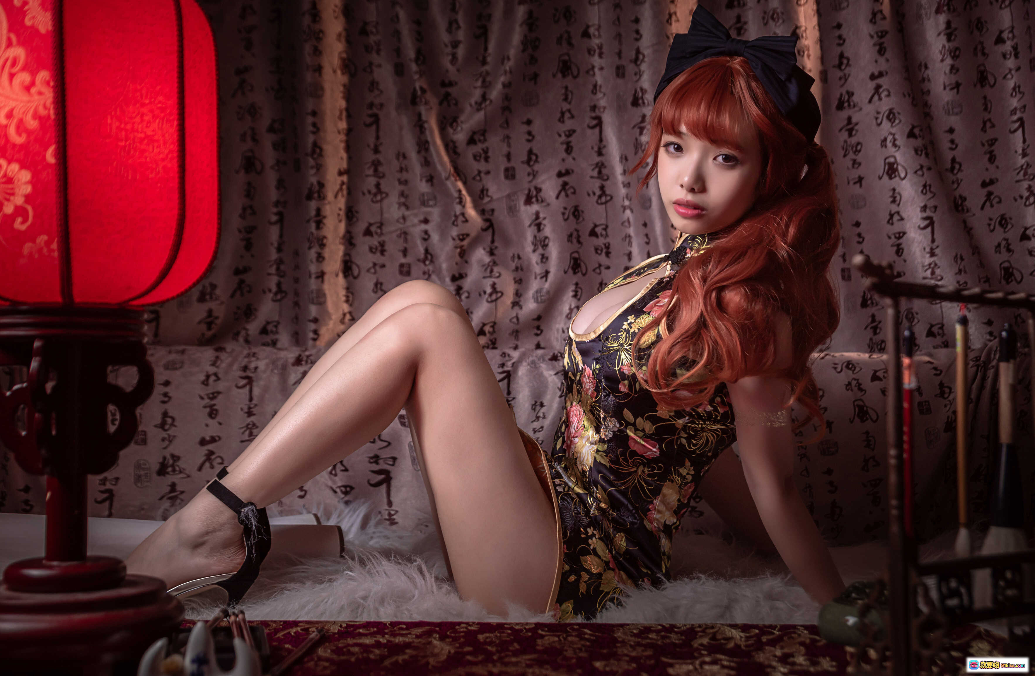 图片[2] - 雯妹不讲道理NO.011低胸旗袍写真 果足美腿红发少女复古风私房摄影 15P高清图集 - 就要吻