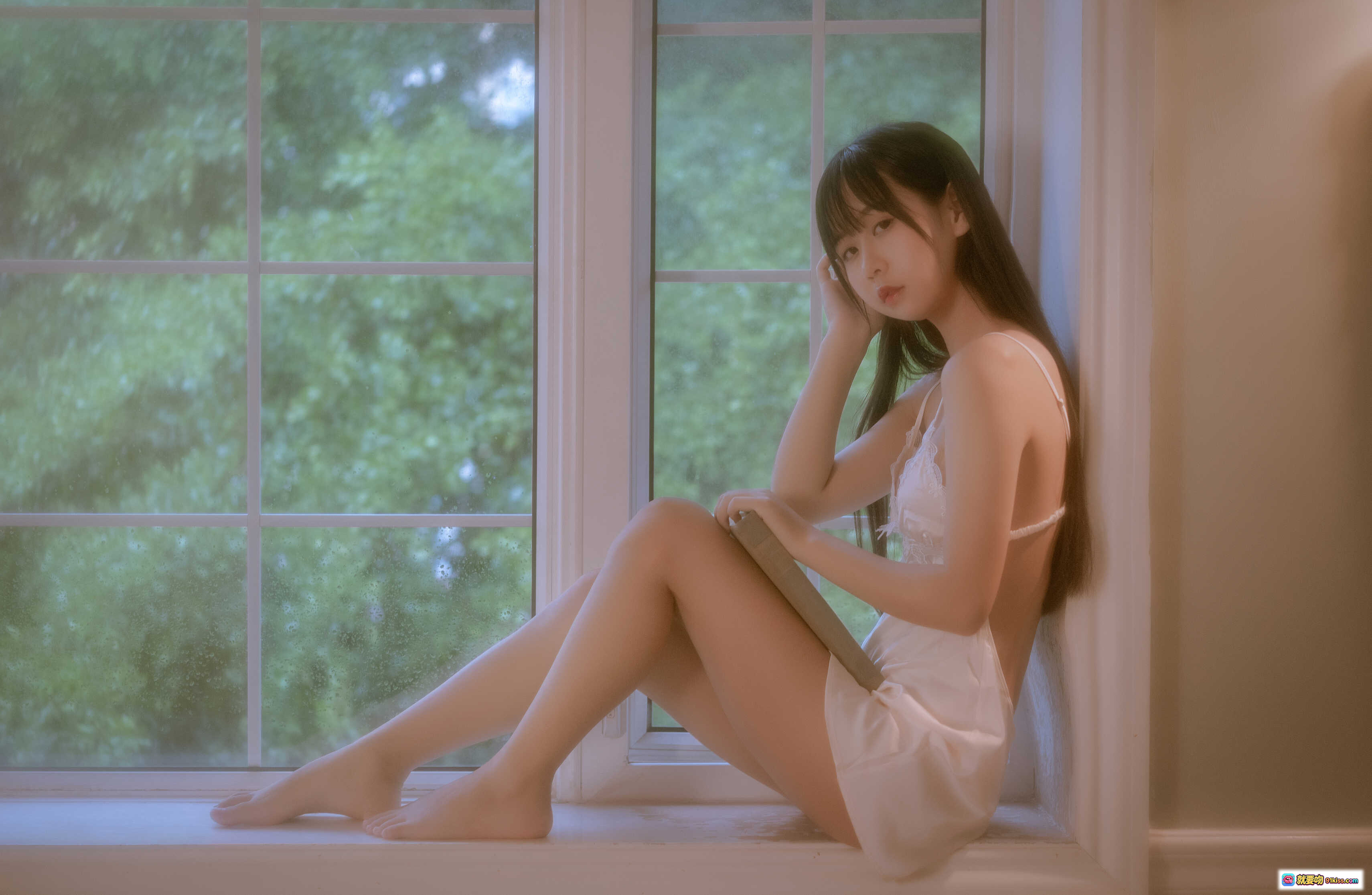 图片[3] - 萌芽儿o0 NO.015 遐 私房写真 43P 1GB 白色蕾丝睡衣 钢琴背景 温柔氛围感 美少女闭眼托卷轴 唯美室内摄影 - 就要吻