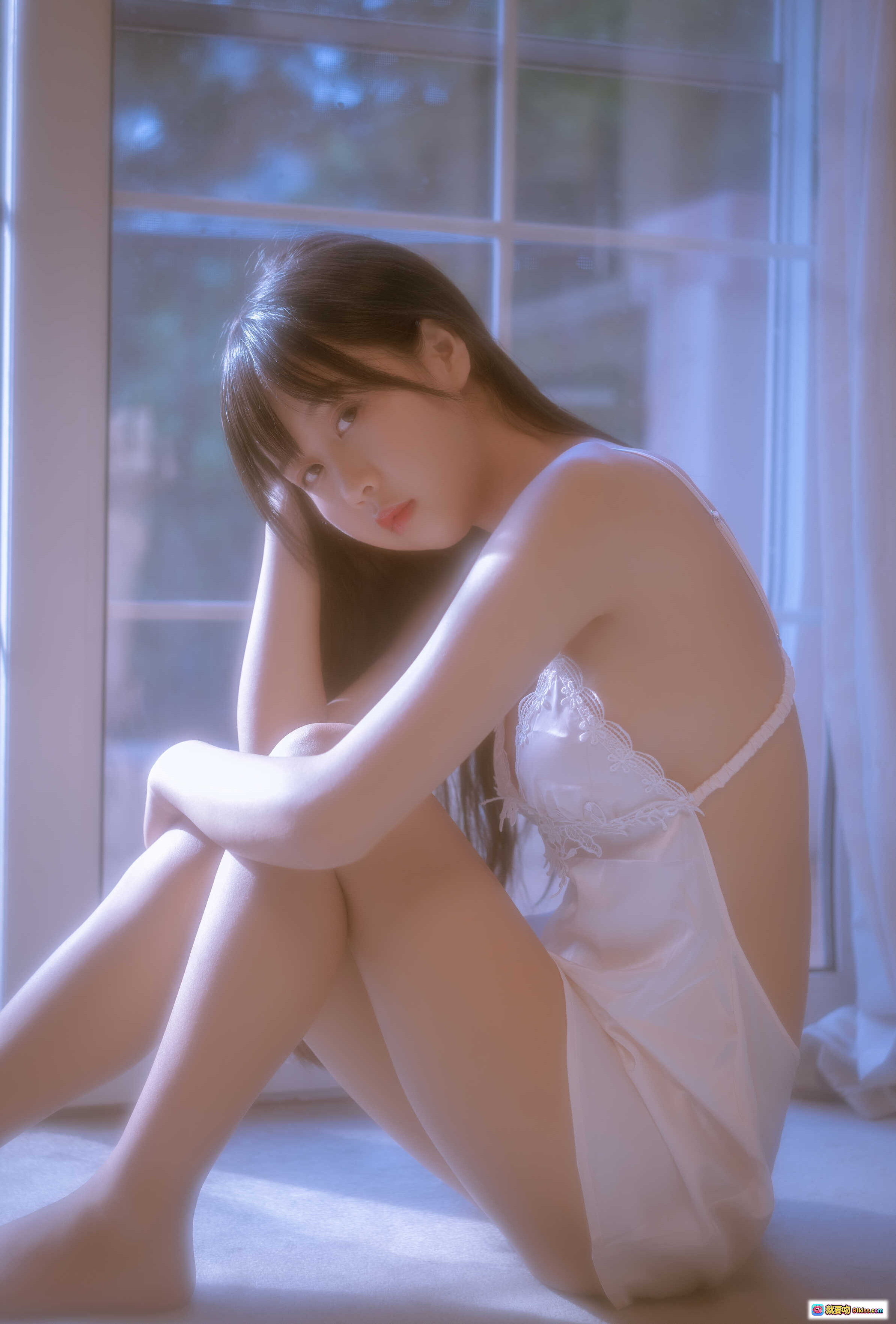 图片[8] - 萌芽儿o0 NO.015 遐 私房写真 43P 1GB 白色蕾丝睡衣 钢琴背景 温柔氛围感 美少女闭眼托卷轴 唯美室内摄影 - 就要吻