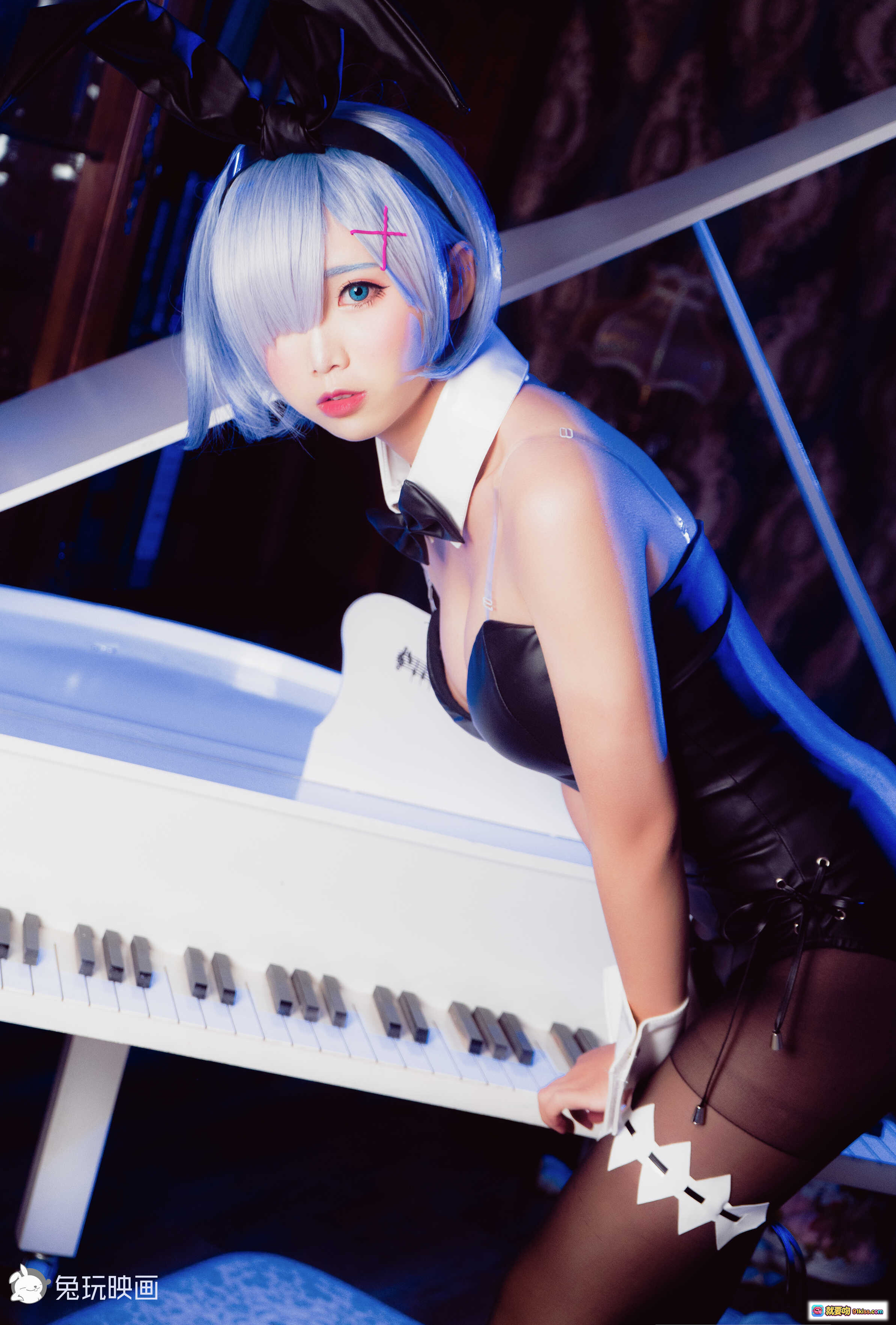 图片[9] - 面饼仙儿NO.007兔女郎Cosplay写真｜蓝发黑丝高跟鞋性感私房照52P高清图集 - 就要吻