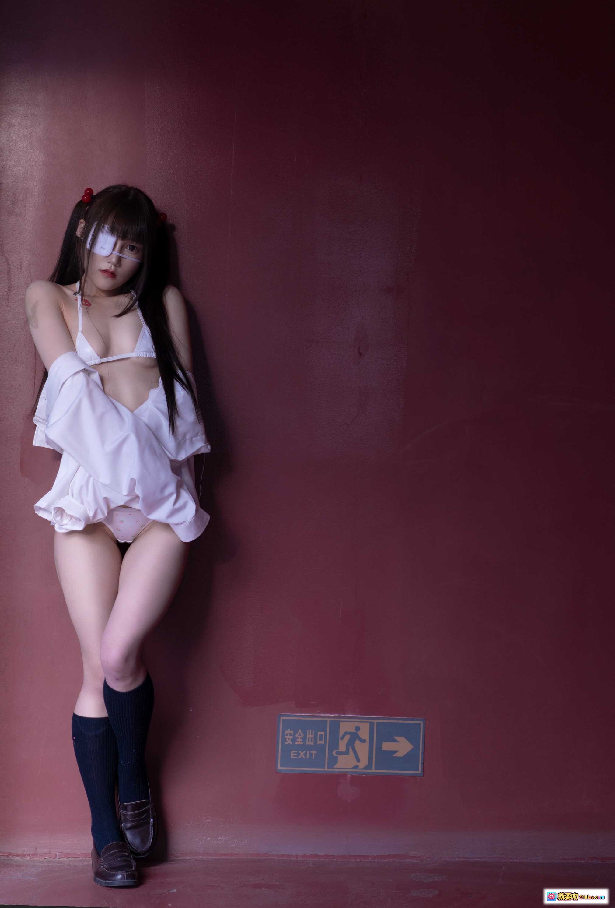 图片[3] - 星野咪兔NO.017红色系写真 | 白色内衣+开衫造型 | 眼罩诱惑 | 楼梯场景 | 30P高清图集 - 就要吻