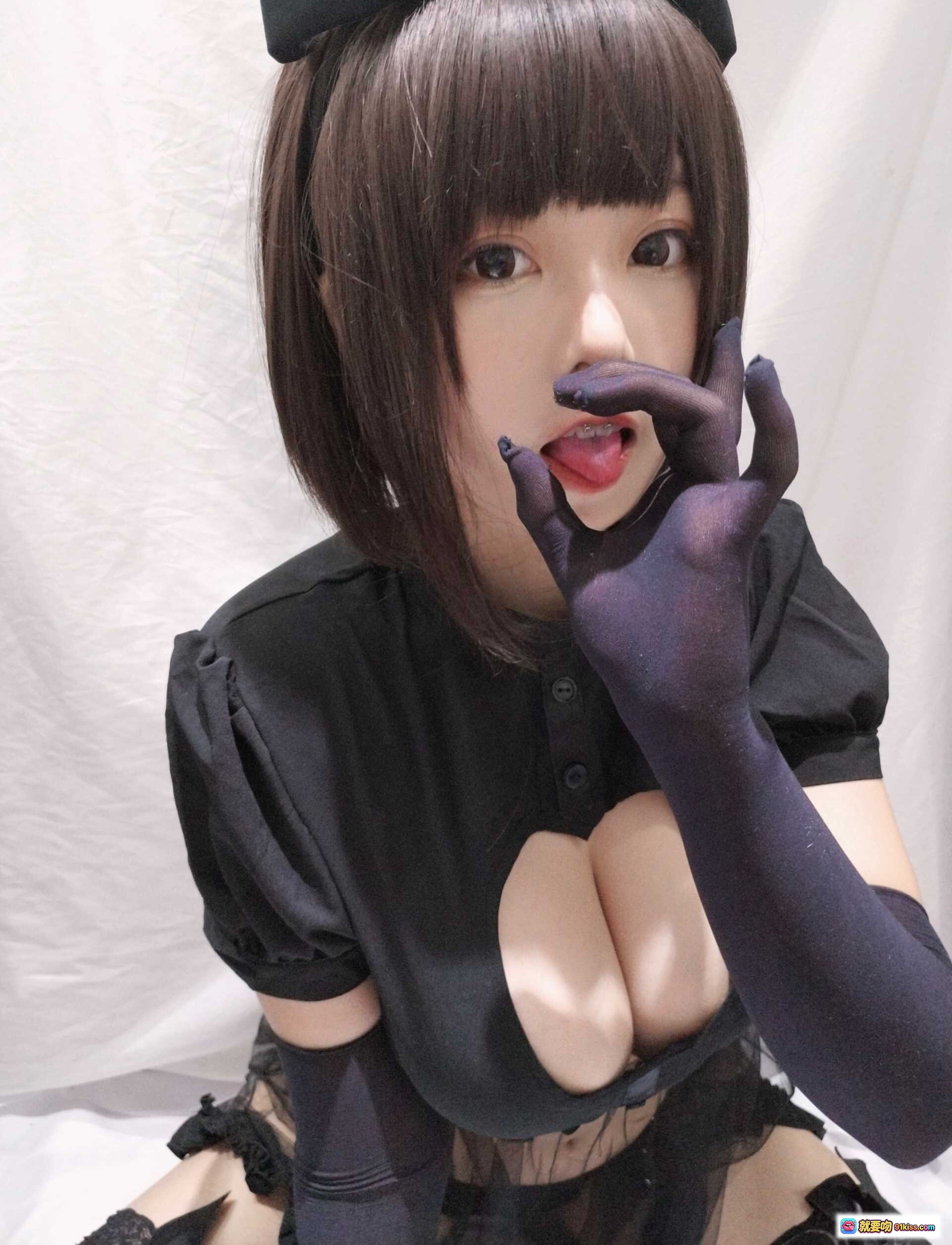 图片[8] - 蜜汁猫裘NO.022兔子护士cosplay写真｜黑丝兔耳女仆装｜性感镂空设计｜30P高清图集 - 就要吻