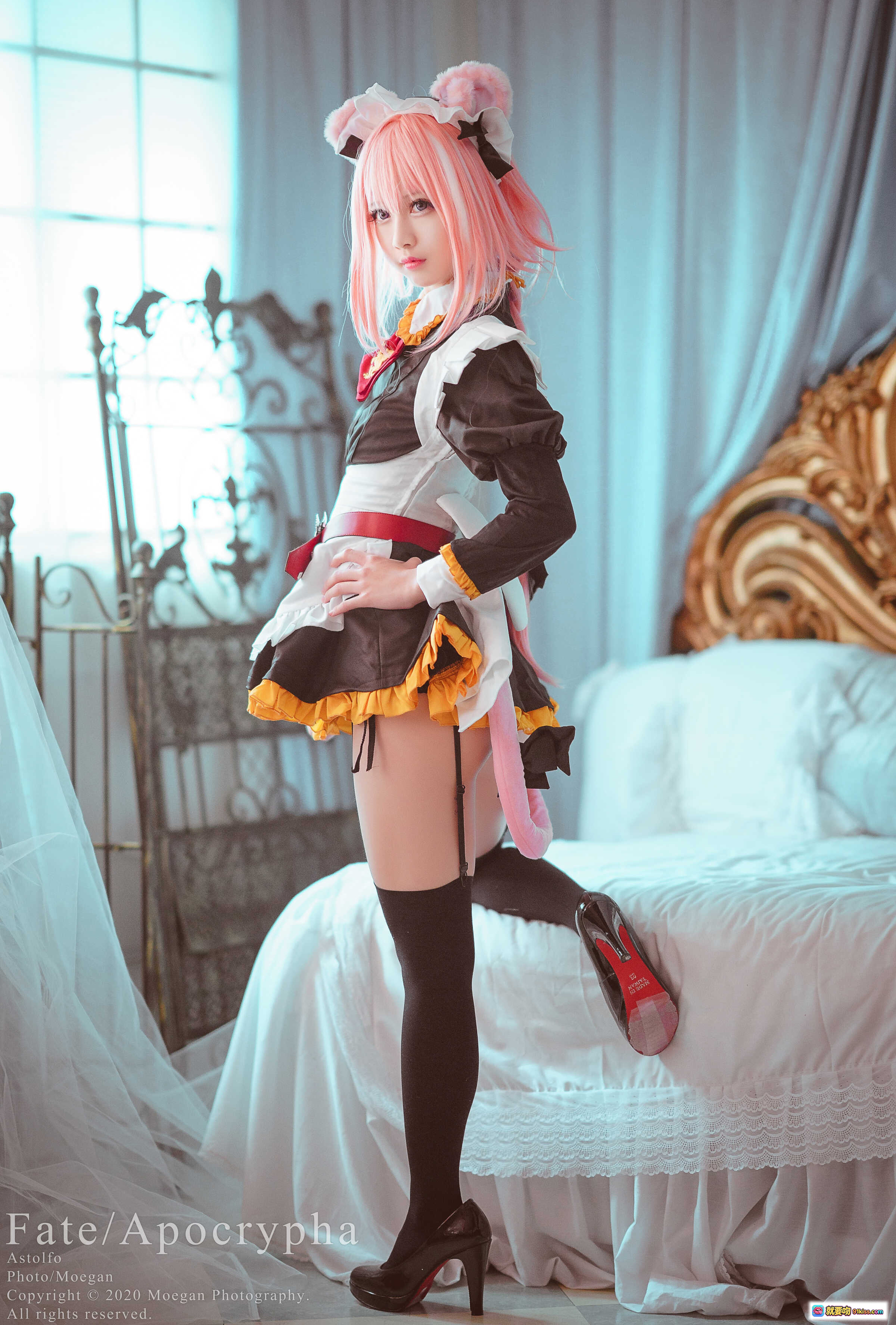 图片[4] - Fate/Grand Order Astolfo女仆装Cosplay 粉发双马尾 萌系女仆服 优雅床景写真 Fate/Apocrypha角色还原 - 就要吻