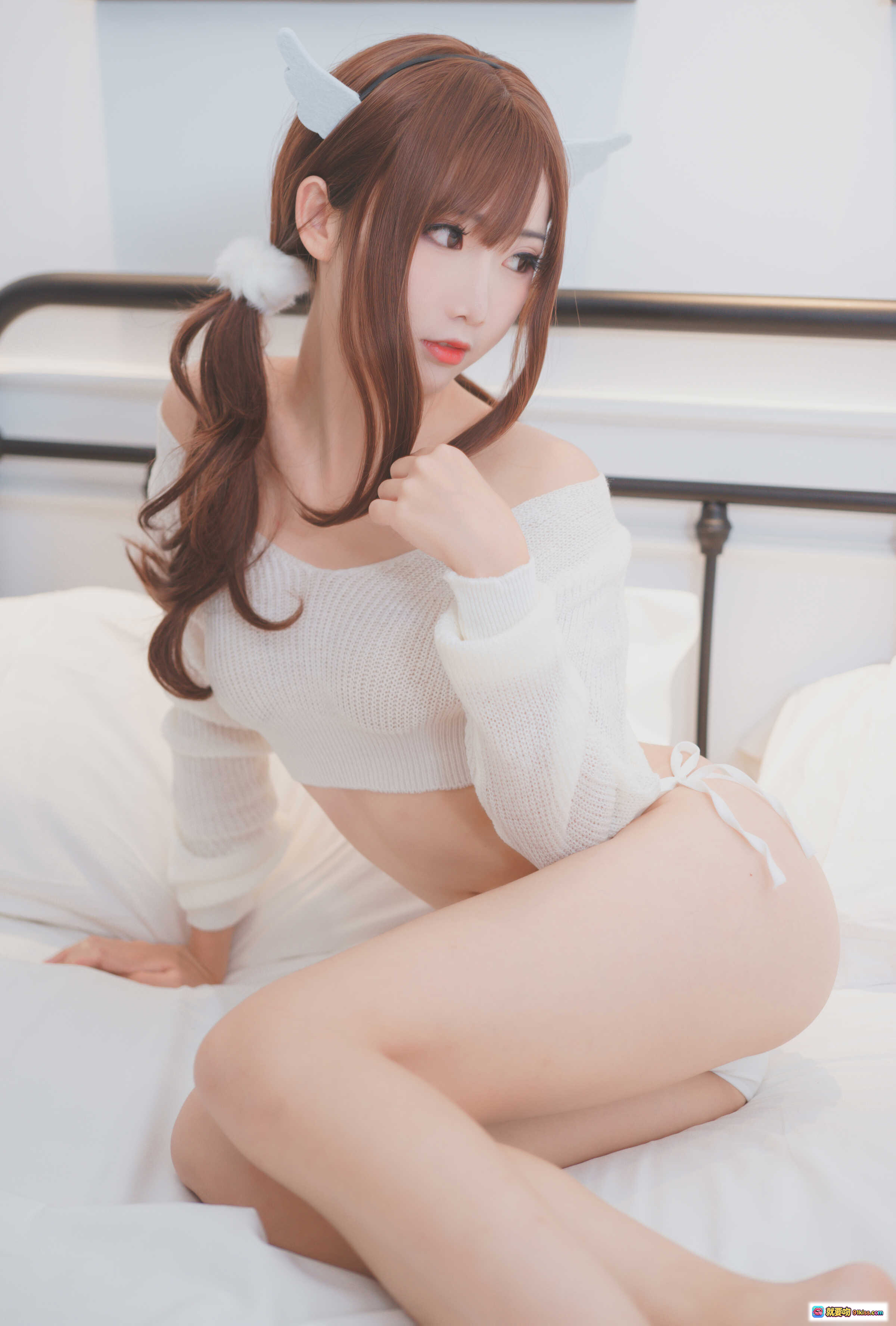 图片[3] - 面饼仙儿NO.028禁行主题写真 白色针织上衣+蕾丝内裤天使角造型 床上回眸美拍 12P高清图集 - 就要吻