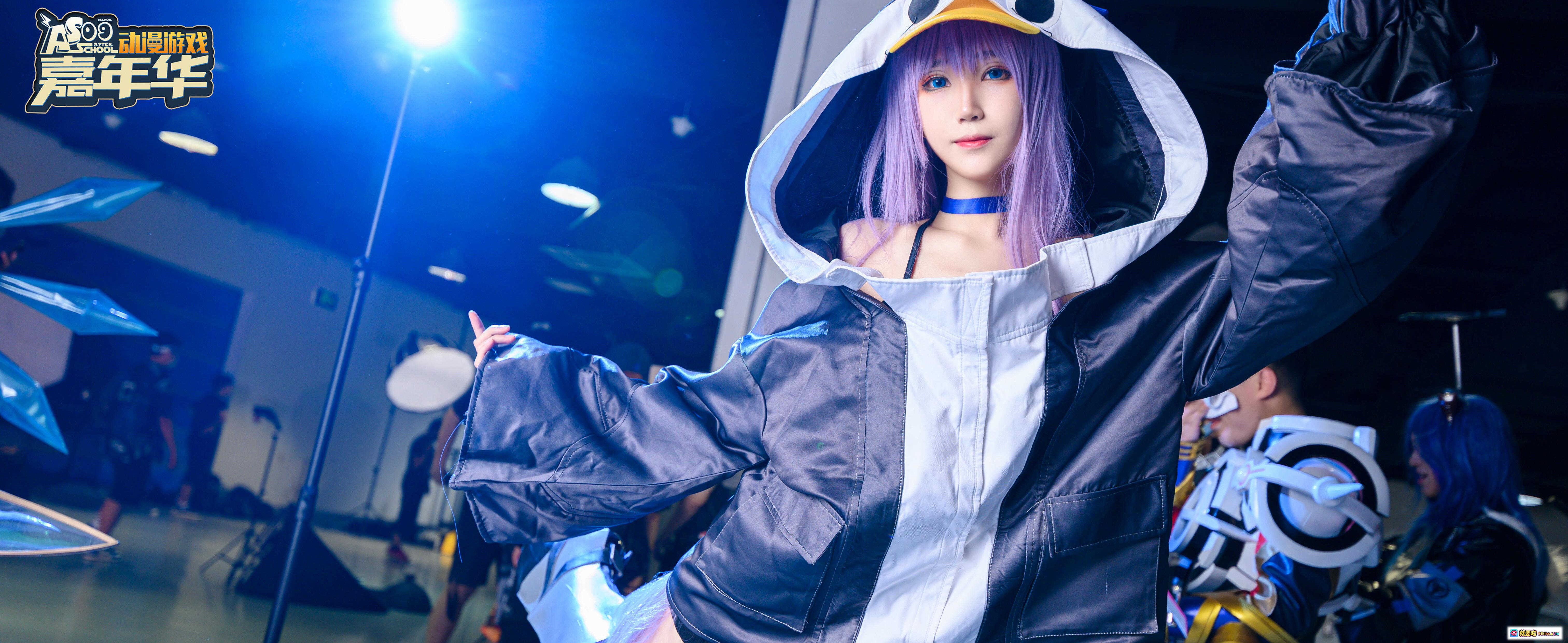 图片[7] - 妖君白研COS梅尔特莉莉丝FGO泳装漫展场照 | FATEGRAND ORDER角色扮演紫发企鹅帽造型 - 就要吻