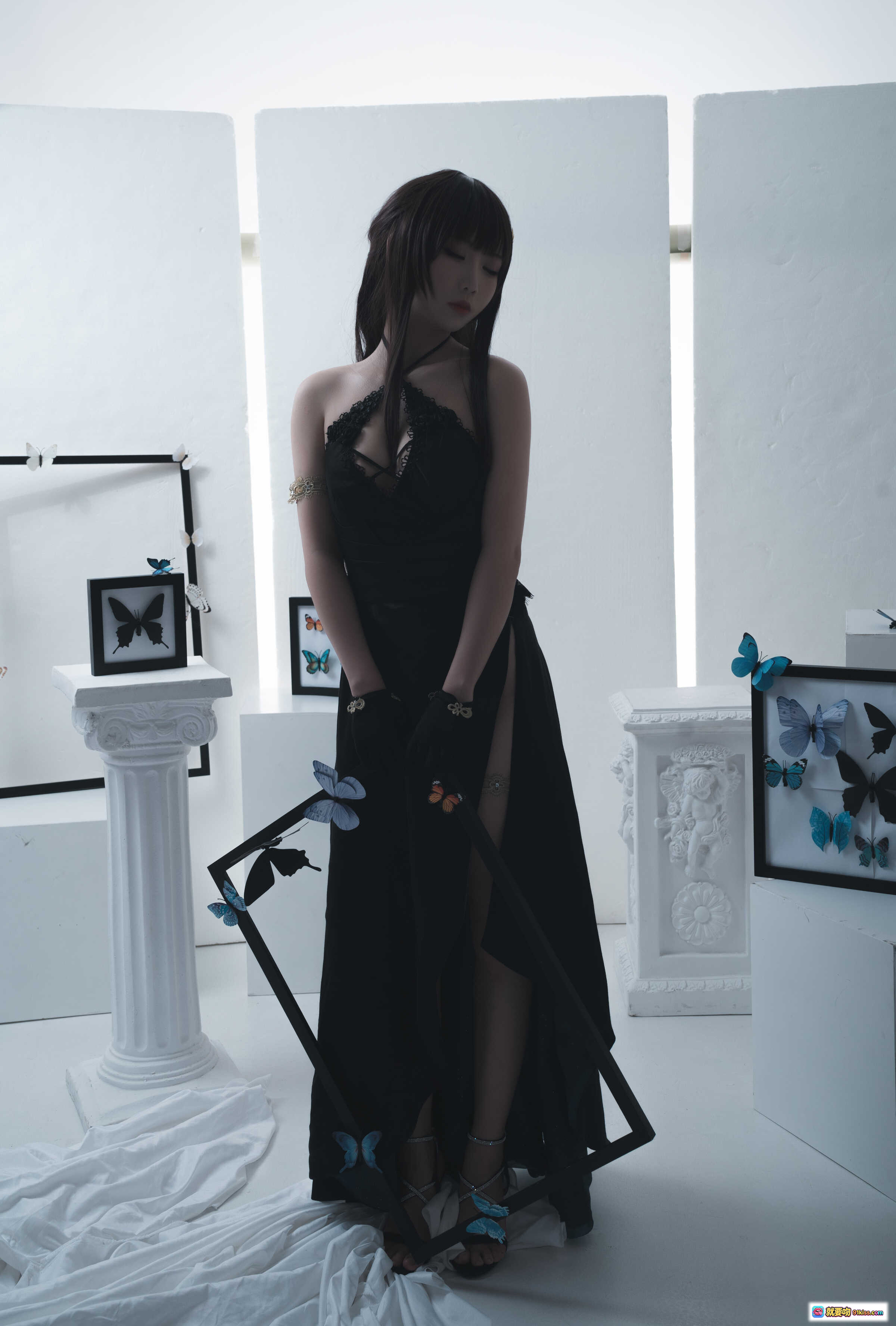 图片[5] - 面饼仙儿NO.086 M4A1 Cosplay写真 | 黑蓝渐变礼服+蝴蝶装饰+高跟绑带+枪械道具 | 21P高清美图 - 就要吻