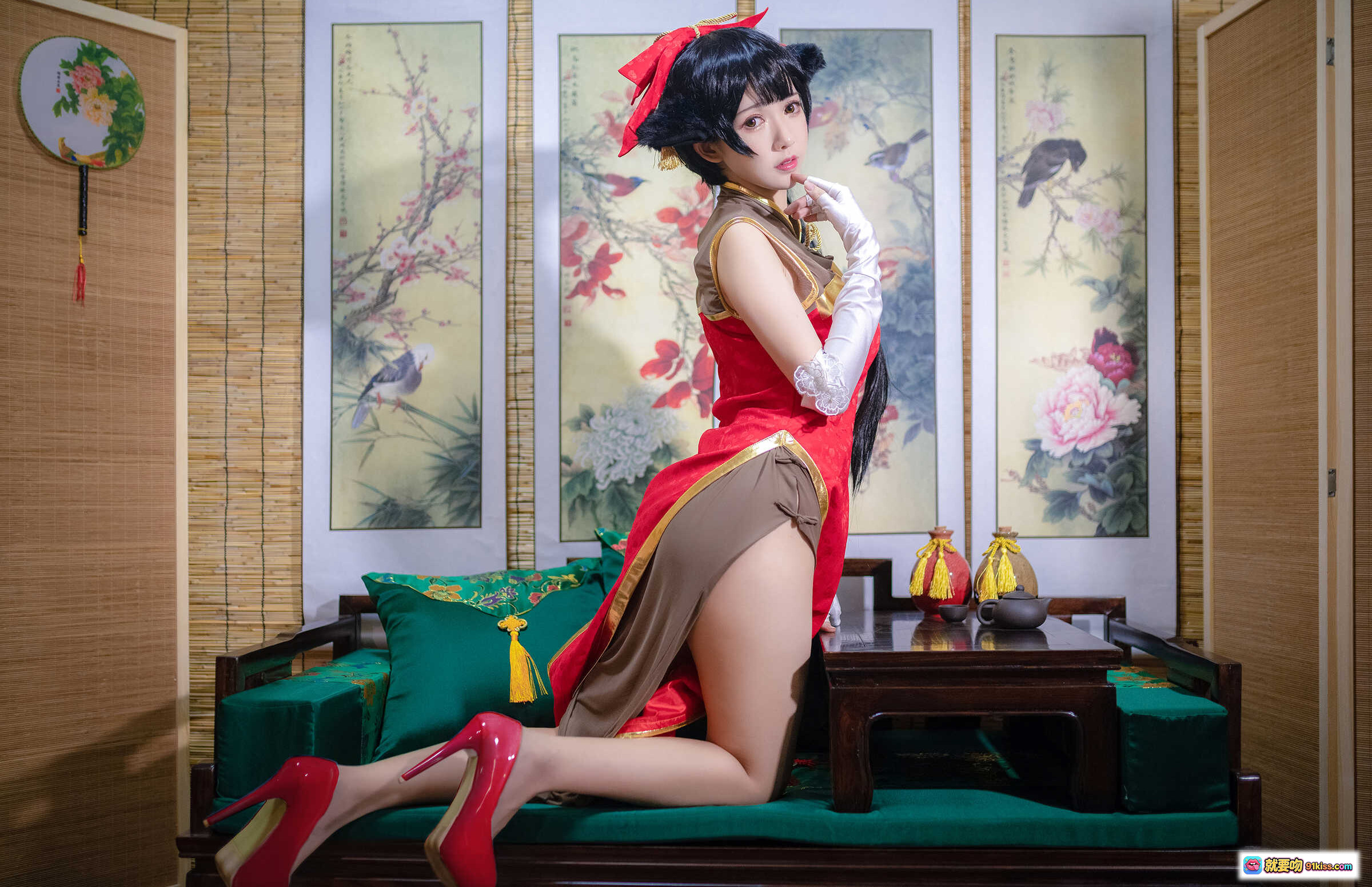 图片[5] - 鳗鱼霏儿NO.015碧蓝华裳高雄写真·红裙高跟美腿特写·绿色沙发古典风·12P高清图集 - 就要吻