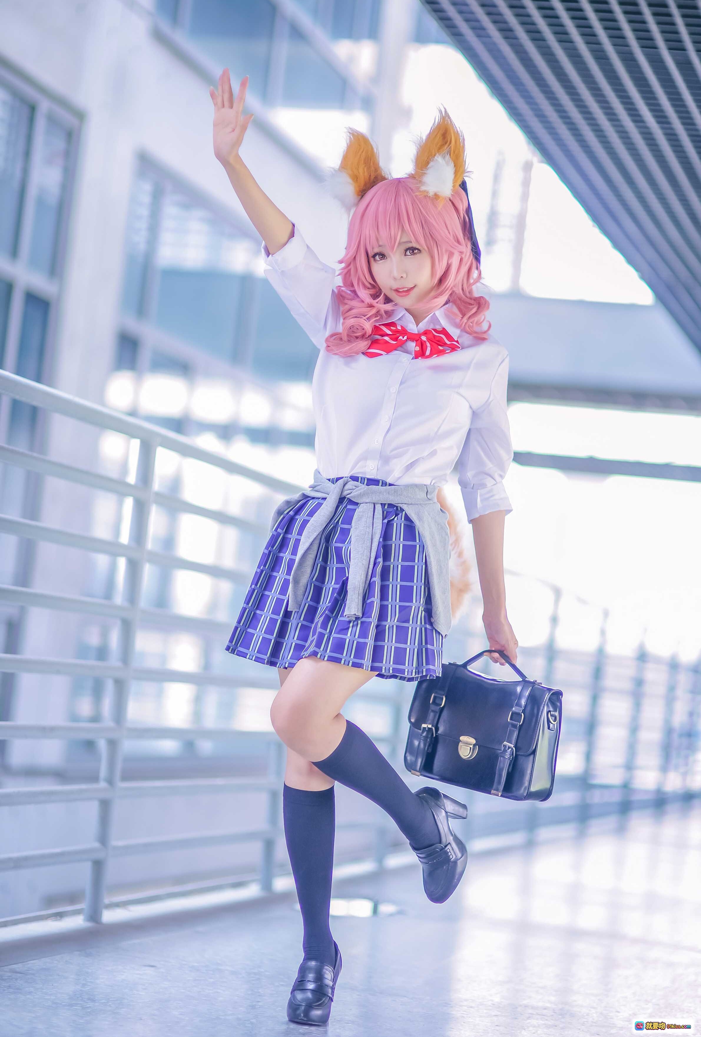 图片[5] - ElyEE子NO.010粉色狐耳少女cosplay写真｜校服格裙+红蝴蝶结+毛绒尾巴+深蓝过膝袜楼梯场景美拍 - 就要吻
