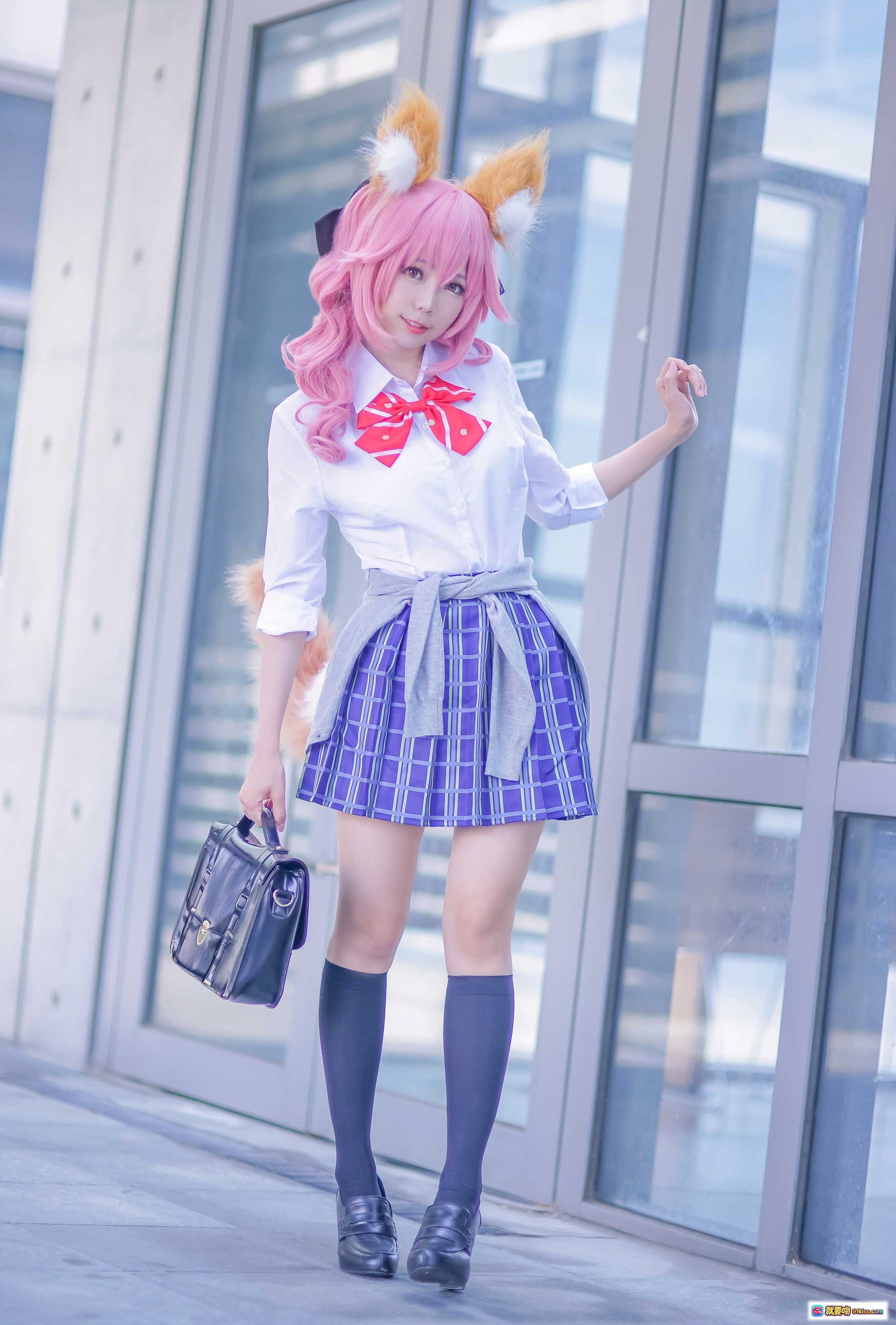 图片[8] - ElyEE子NO.010粉色狐耳少女cosplay写真｜校服格裙+红蝴蝶结+毛绒尾巴+深蓝过膝袜楼梯场景美拍 - 就要吻