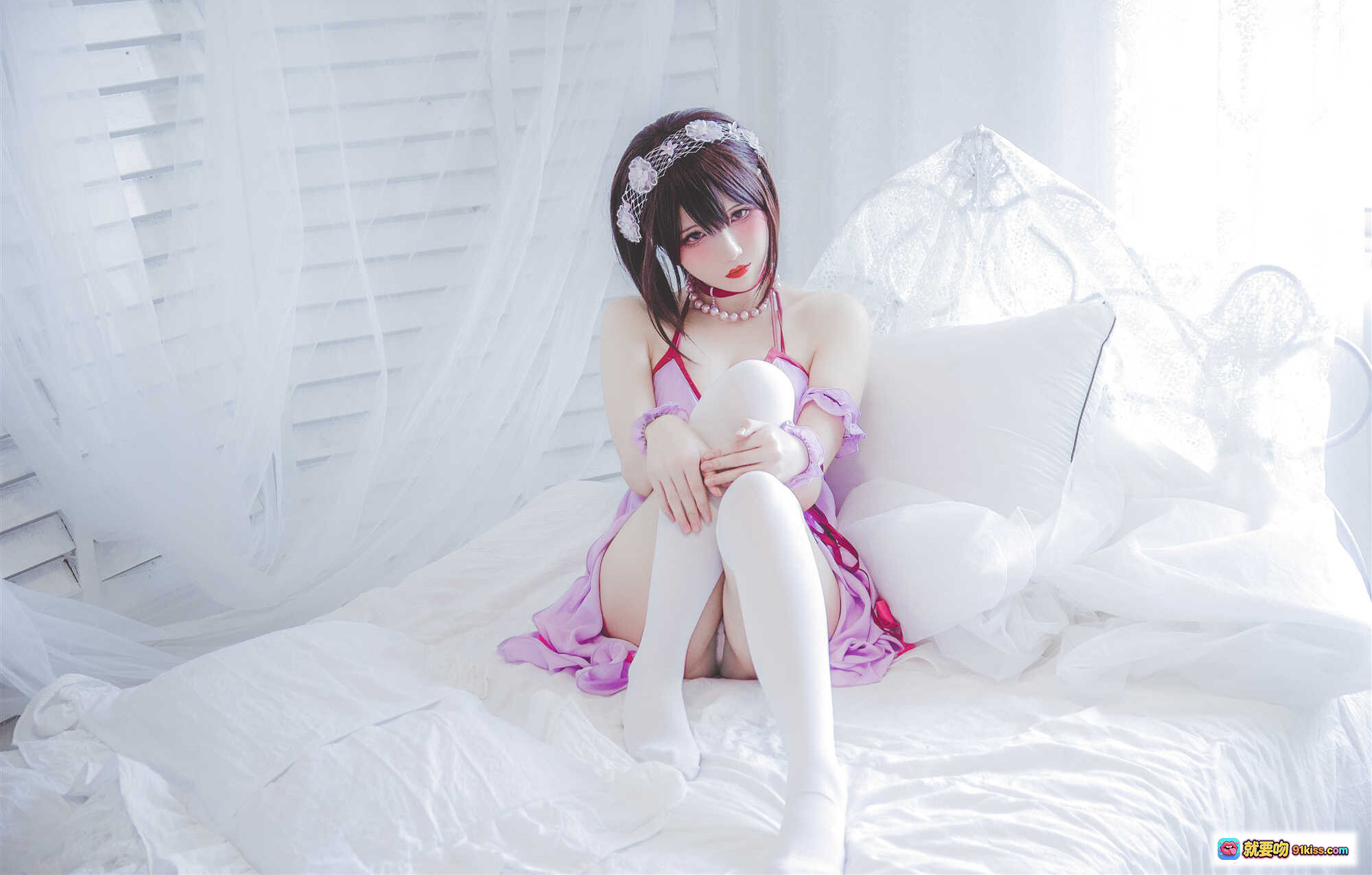 图片[8] - 阿薰kaOri NO.010 加藤惠睡衣写真 紫色蕾丝吊带+白色长袜+珍珠项链+床铺场景 Cosplay美少女私房摄影 - 就要吻