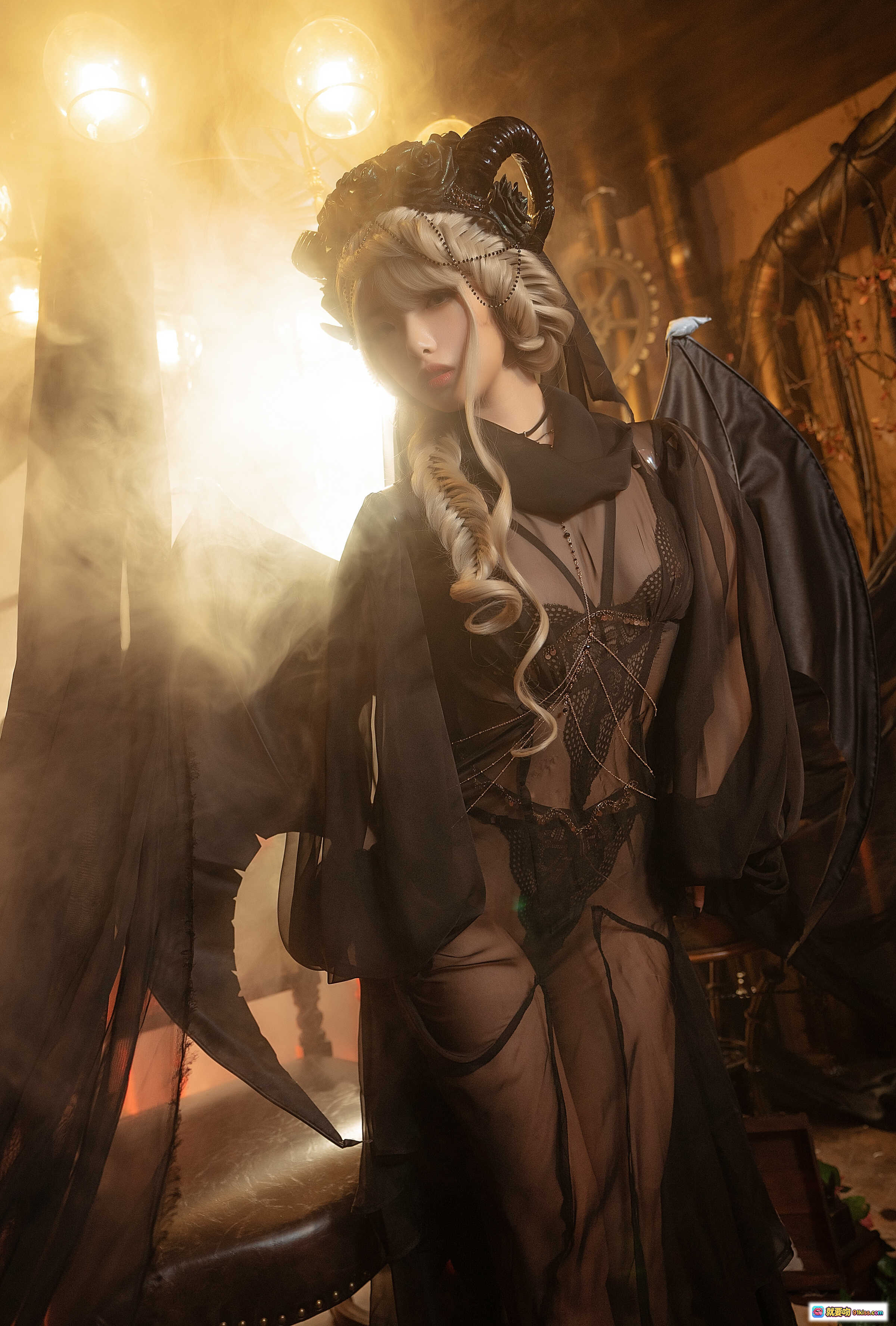 图片[4] - 雯妹不讲道理NO.019魅魔本 Gothic Devil暗黑哥特风恶魔cos写真 16P高清美图 烟雾灯光氛围感十足 红玫瑰骷髅装饰场景 - 就要吻
