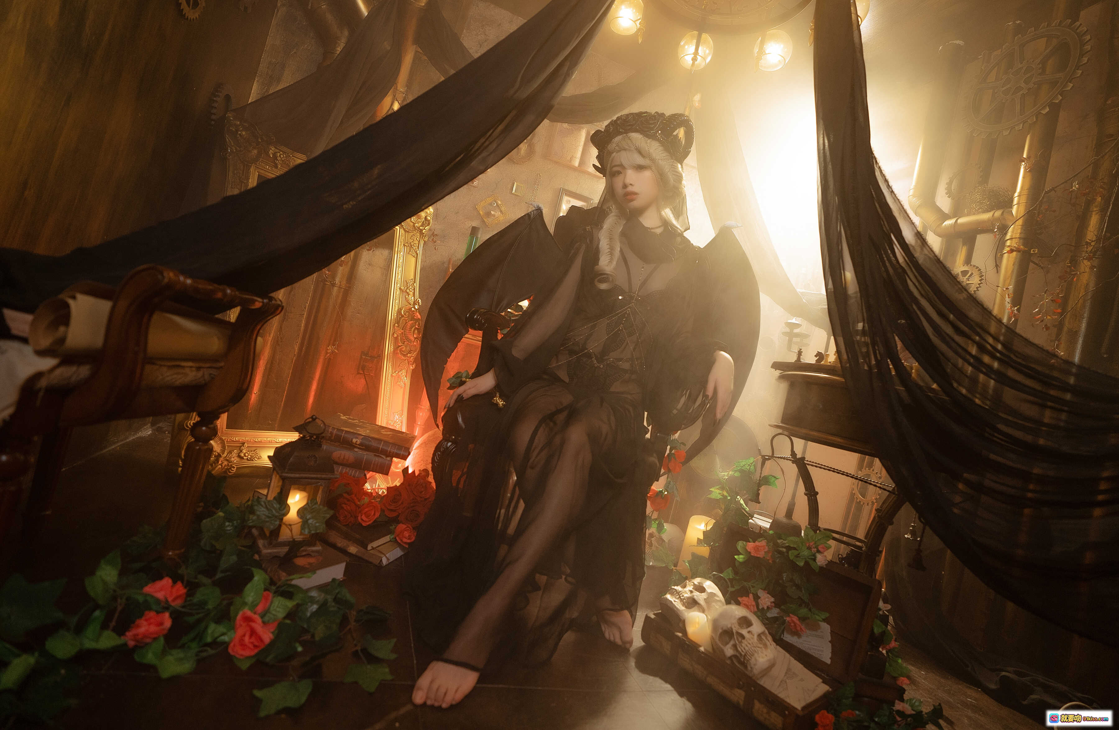 图片[5] - 雯妹不讲道理NO.019魅魔本 Gothic Devil暗黑哥特风恶魔cos写真 16P高清美图 烟雾灯光氛围感十足 红玫瑰骷髅装饰场景 - 就要吻