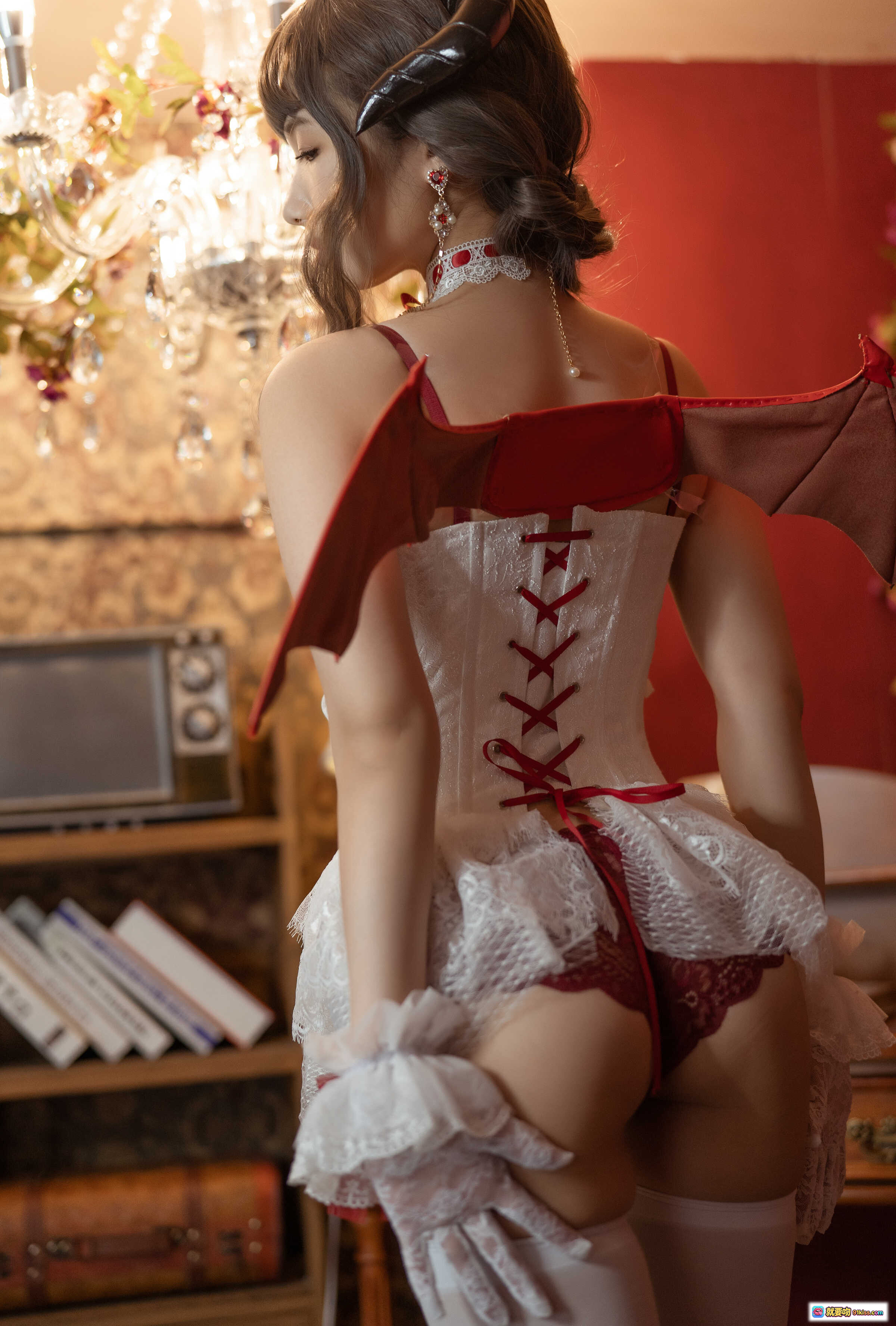 图片[3] - 雯妹不讲道理NO.018魅魔本Elegant devil写真集 白丝高跟红黑洛丽塔女仆装 甜美恶魔角蕾丝装饰复古书房场景 - 就要吻