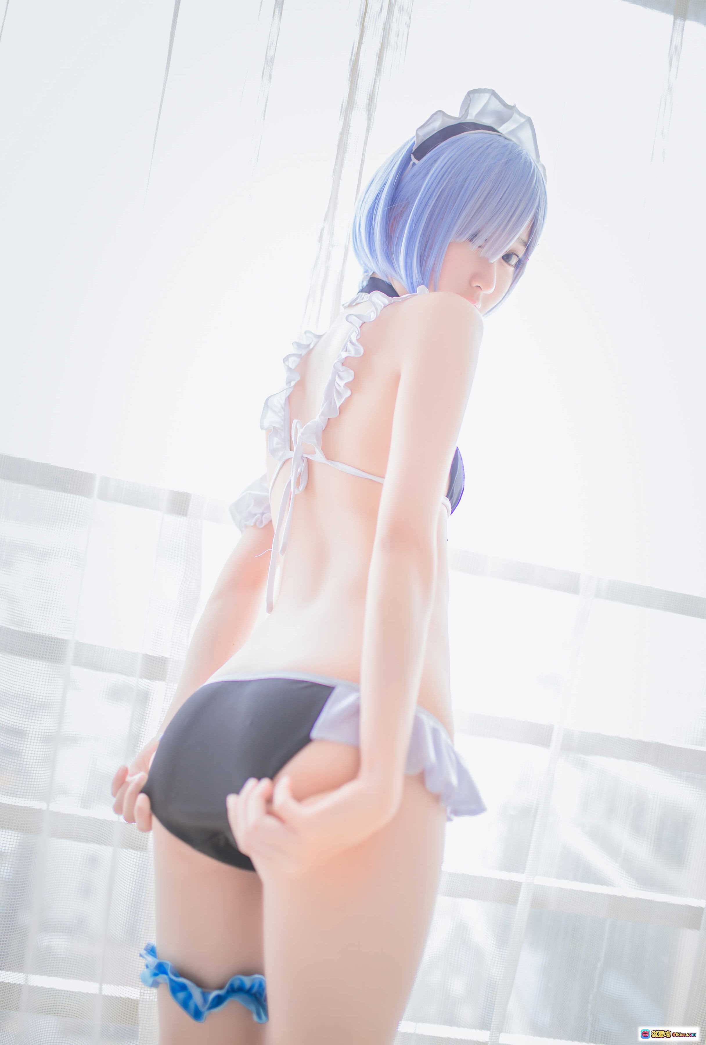 图片[8] - 木绵绵OwO NO.005 蕾姆泳装Cosplay 二次元蓝发少女 室内窗边写真 甜美女仆风 比基尼造型 马卡龙点缀 地板坐姿 精致细节 26P高清图集 - 就要吻