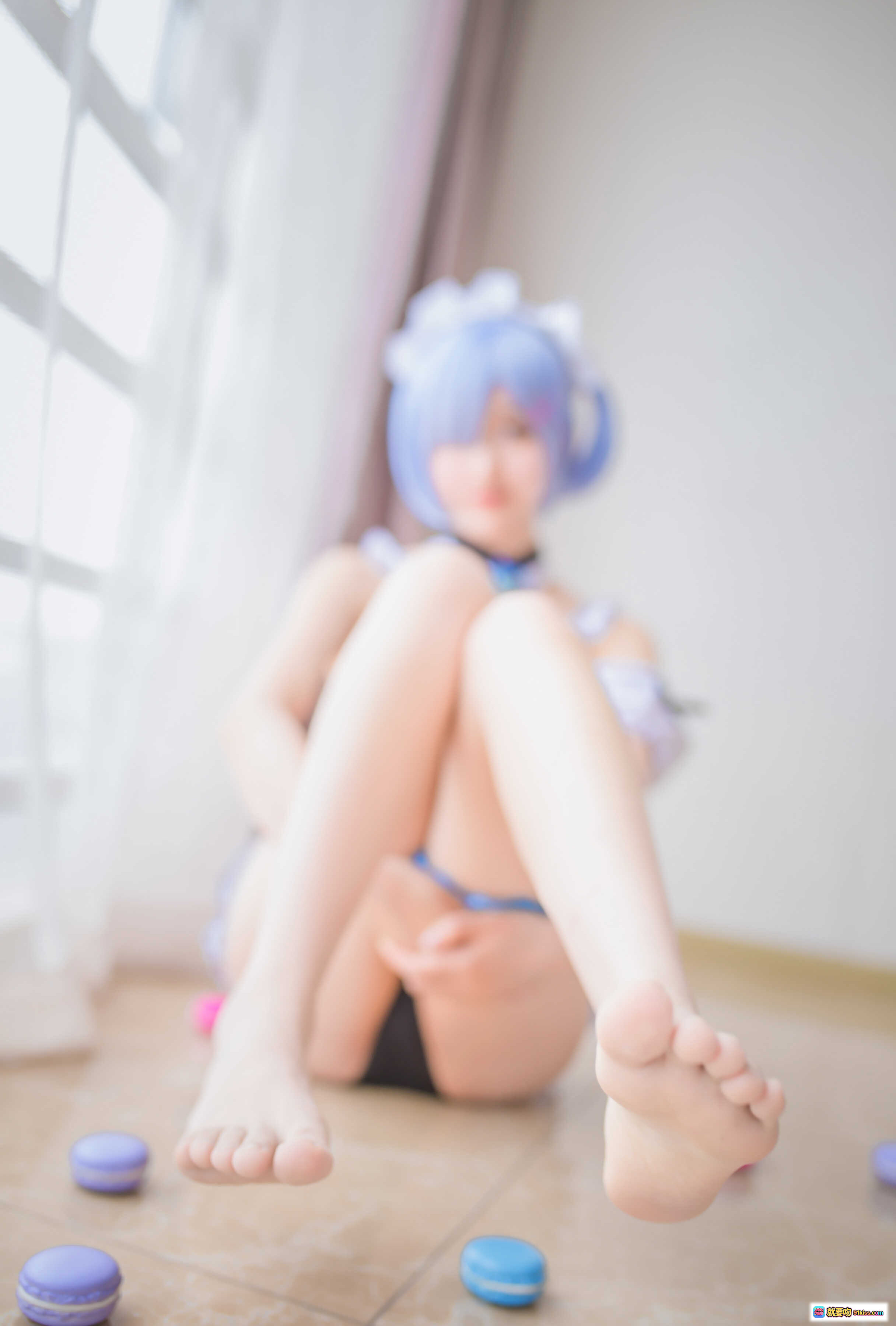 图片[9] - 木绵绵OwO NO.005 蕾姆泳装Cosplay 二次元蓝发少女 室内窗边写真 甜美女仆风 比基尼造型 马卡龙点缀 地板坐姿 精致细节 26P高清图集 - 就要吻