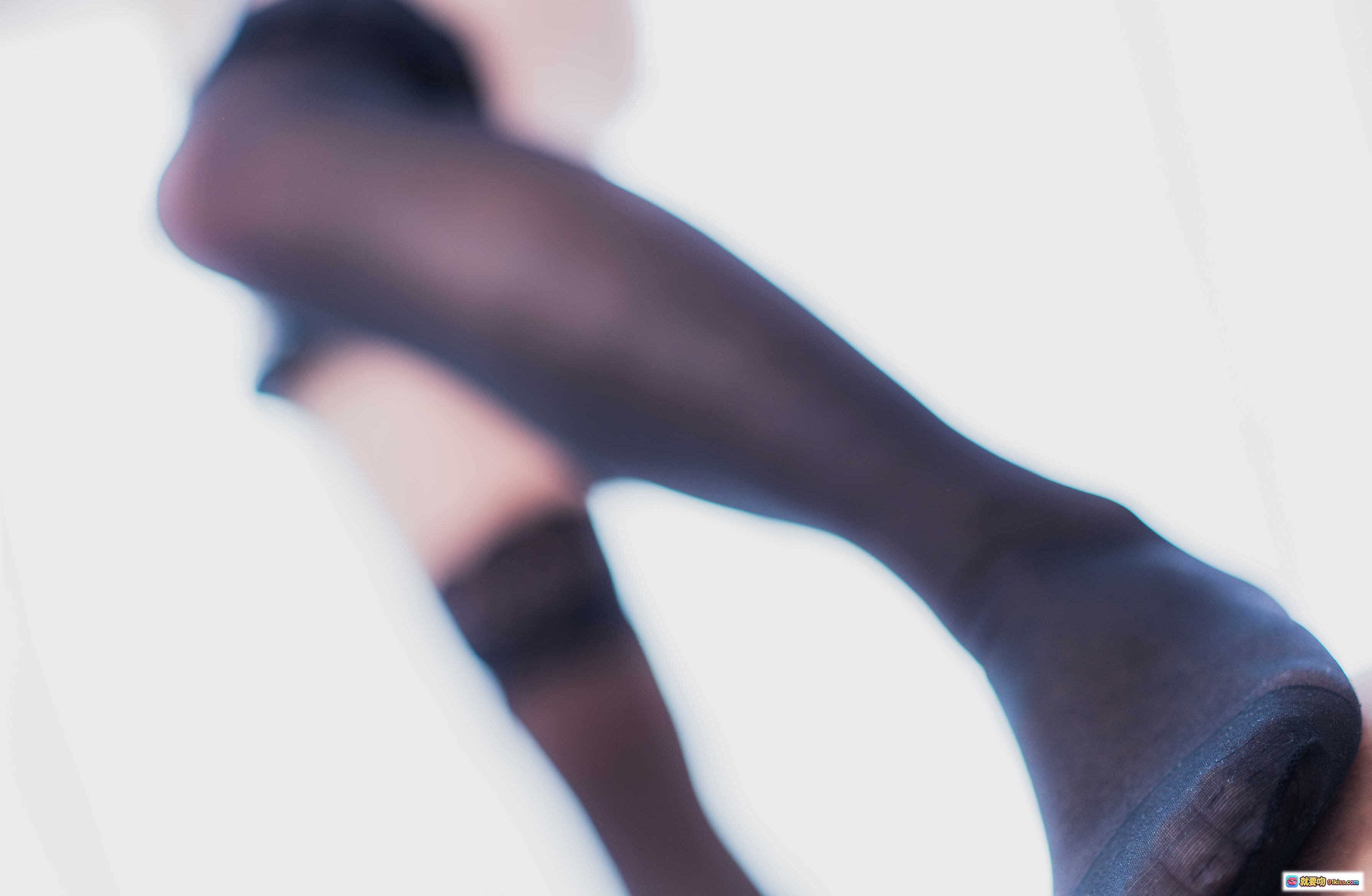 图片[2] - 面饼仙儿NO.004黑丝女仆私房写真 精致蕾丝蝴蝶结美腿诱惑 25P高清图集 - 就要吻