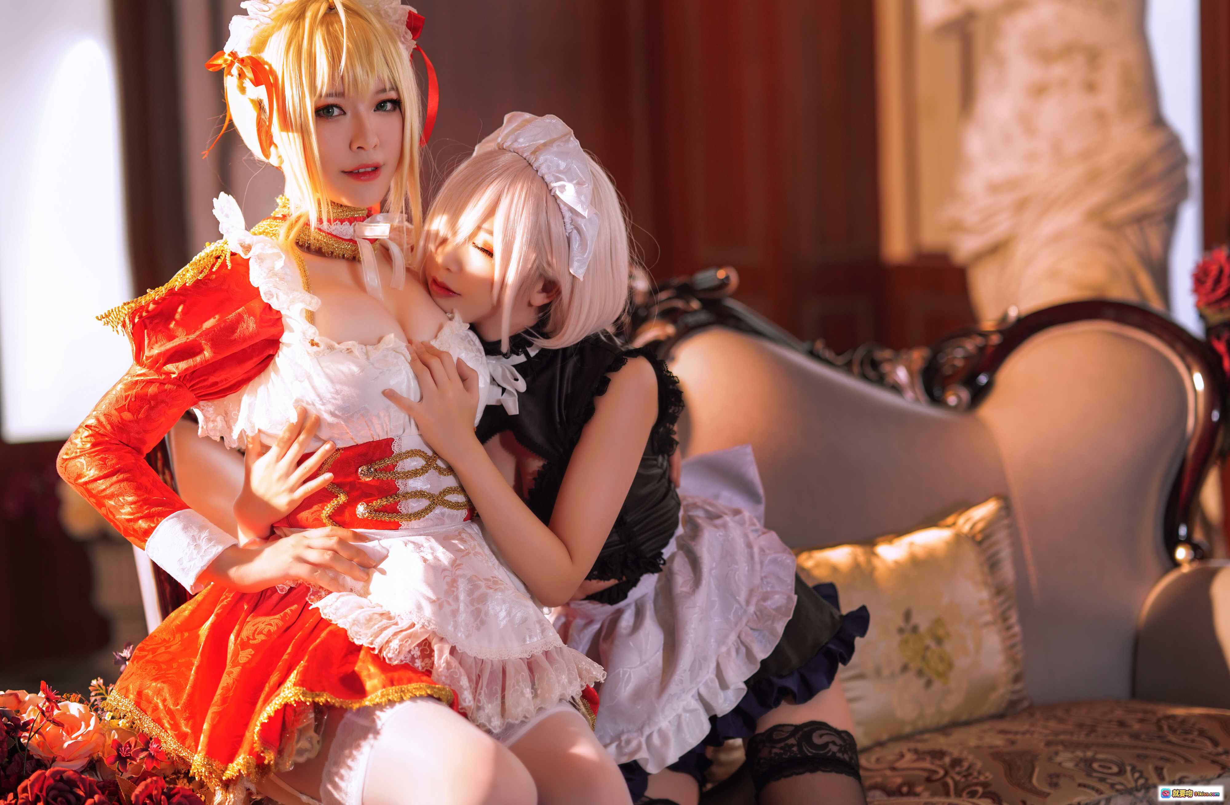 图片[8] - 面饼仙儿NO.079 Claudius x Kyrielight女仆Cosplay 半半子X面饼仙儿精致双人写真 豪华室内场景香槟花束优雅摆拍 - 就要吻