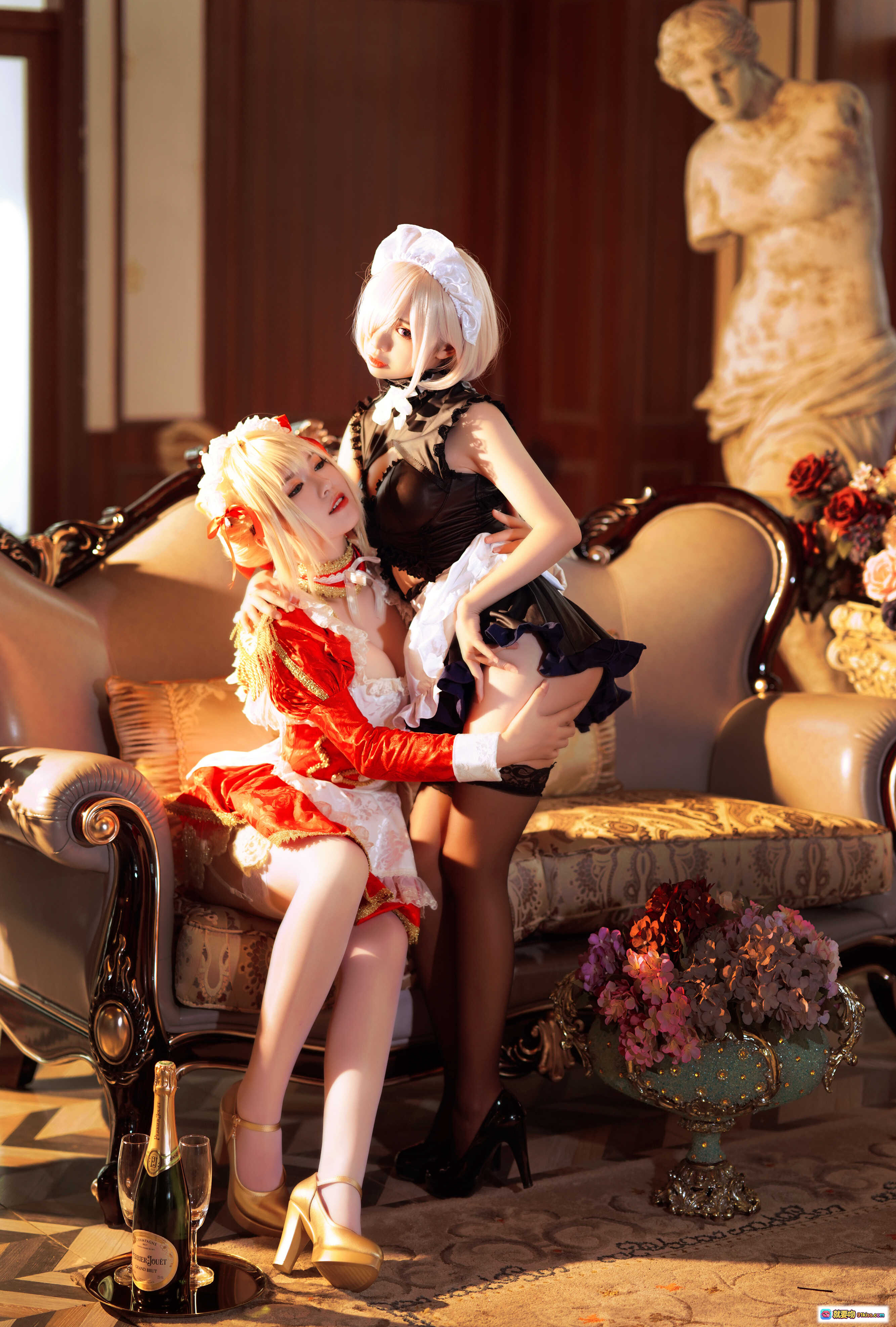 图片[4] - 面饼仙儿NO.079 Claudius x Kyrielight女仆Cosplay 半半子X面饼仙儿精致双人写真 豪华室内场景香槟花束优雅摆拍 - 就要吻