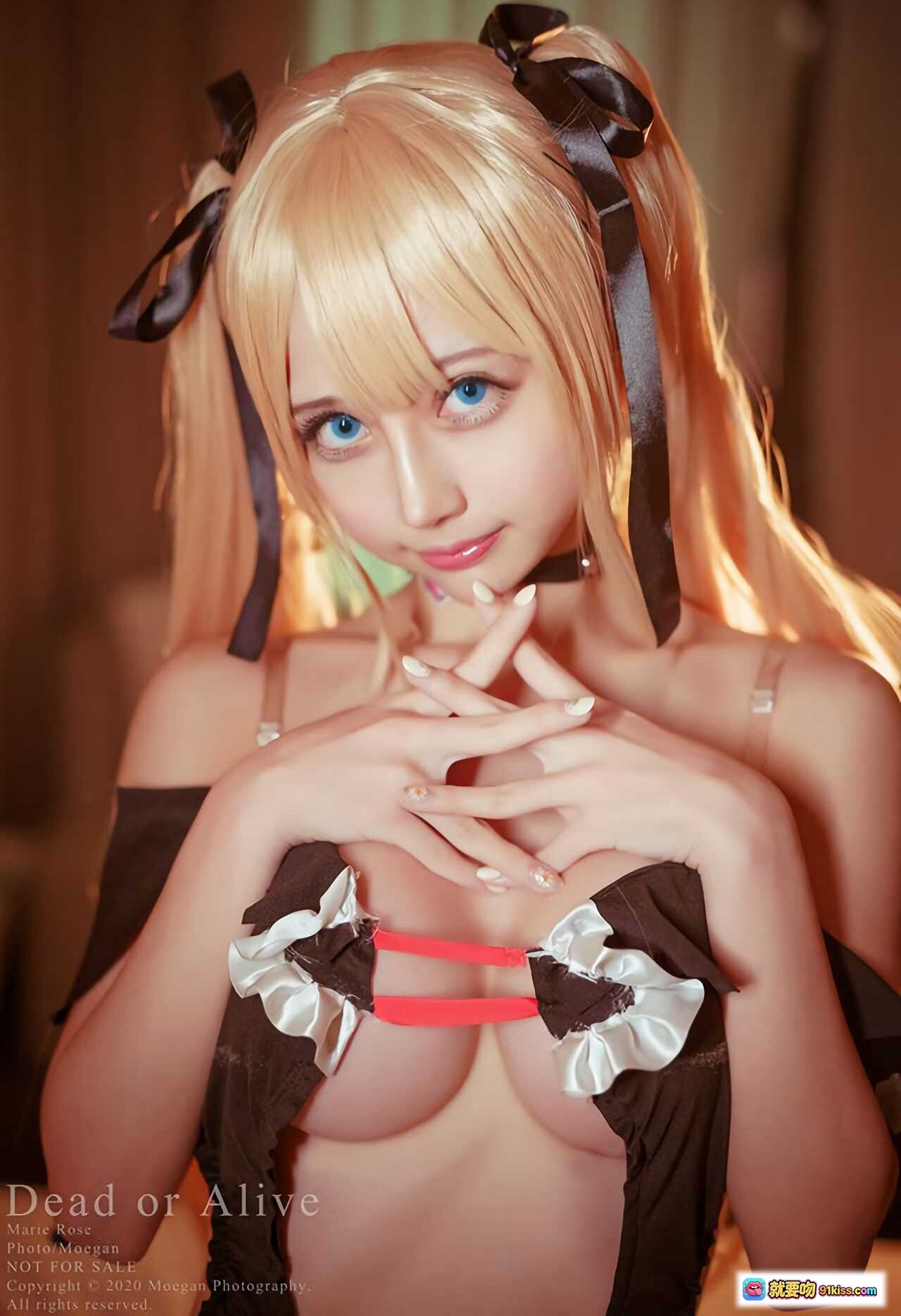 图片[8] - Dead or Alive Marie Rose Little Devil Cosplay写真 – 黑色蕾丝内衣+丝袜美腿+双马尾金发+床上诱惑姿势 - 就要吻
