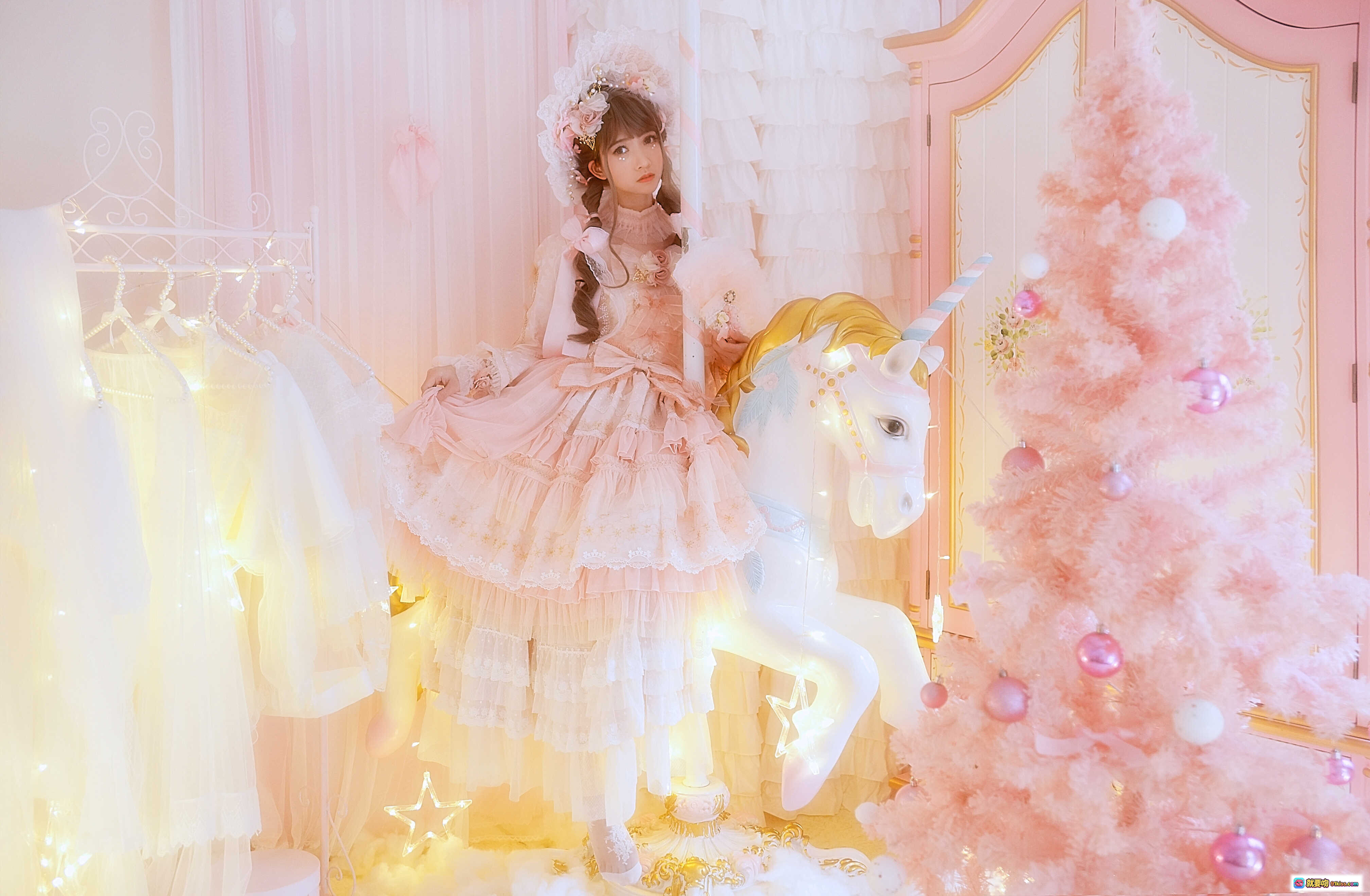 图片[7] - 鳗鱼霏儿NO.045猫系洛丽塔写真｜粉色梦幻圣诞树+独角兽装饰+蕾丝蓬裙+柔光氛围感少女摄影 - 就要吻