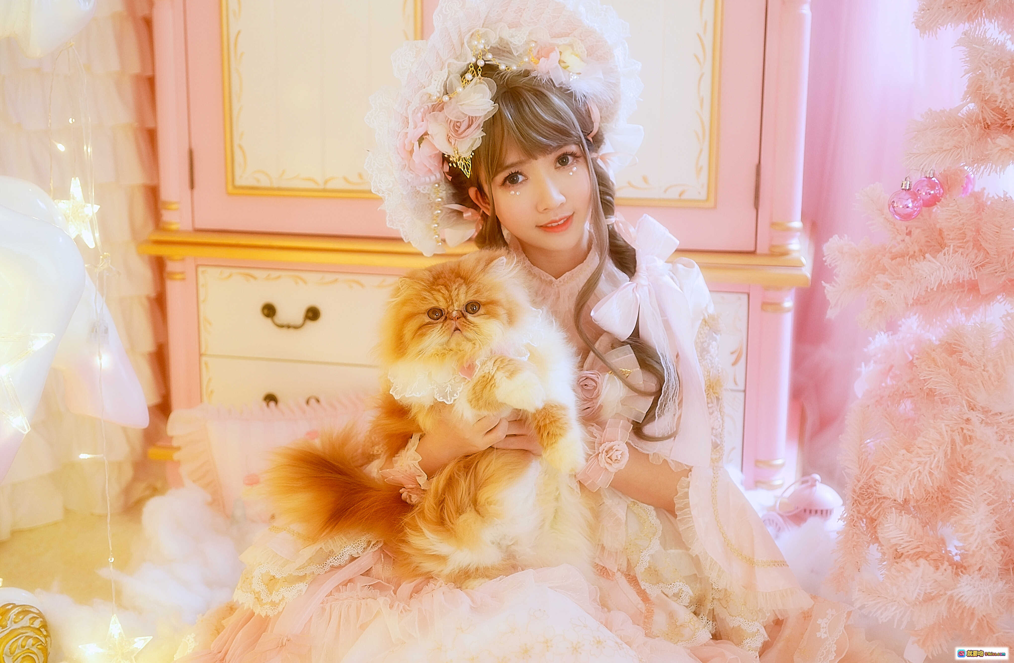 图片[2] - 鳗鱼霏儿NO.045猫系洛丽塔写真｜粉色梦幻圣诞树+独角兽装饰+蕾丝蓬裙+柔光氛围感少女摄影 - 就要吻