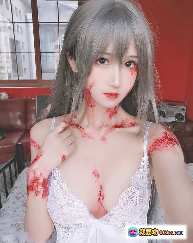 图片[10] - 三度_69 NO.055 希尔薇cos写真 31P高清图集 白裙血迹镜前自拍 室内格纹墙温馨场景 - 就要吻