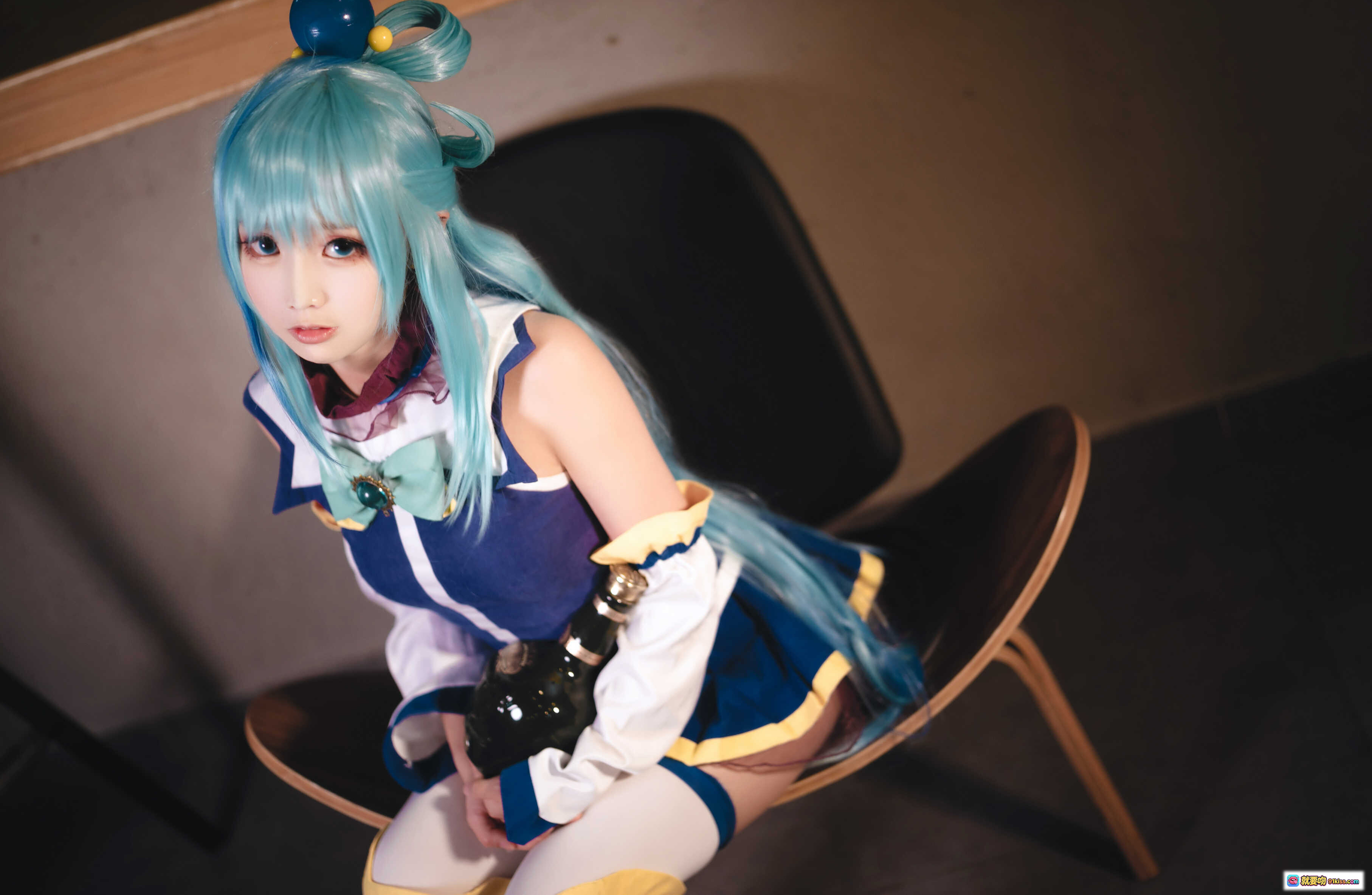 图片[2] - 面饼仙儿NO.031阿克亚cosplay蓝发双马尾女仆装酒吧场景写真20P高清图集 - 就要吻