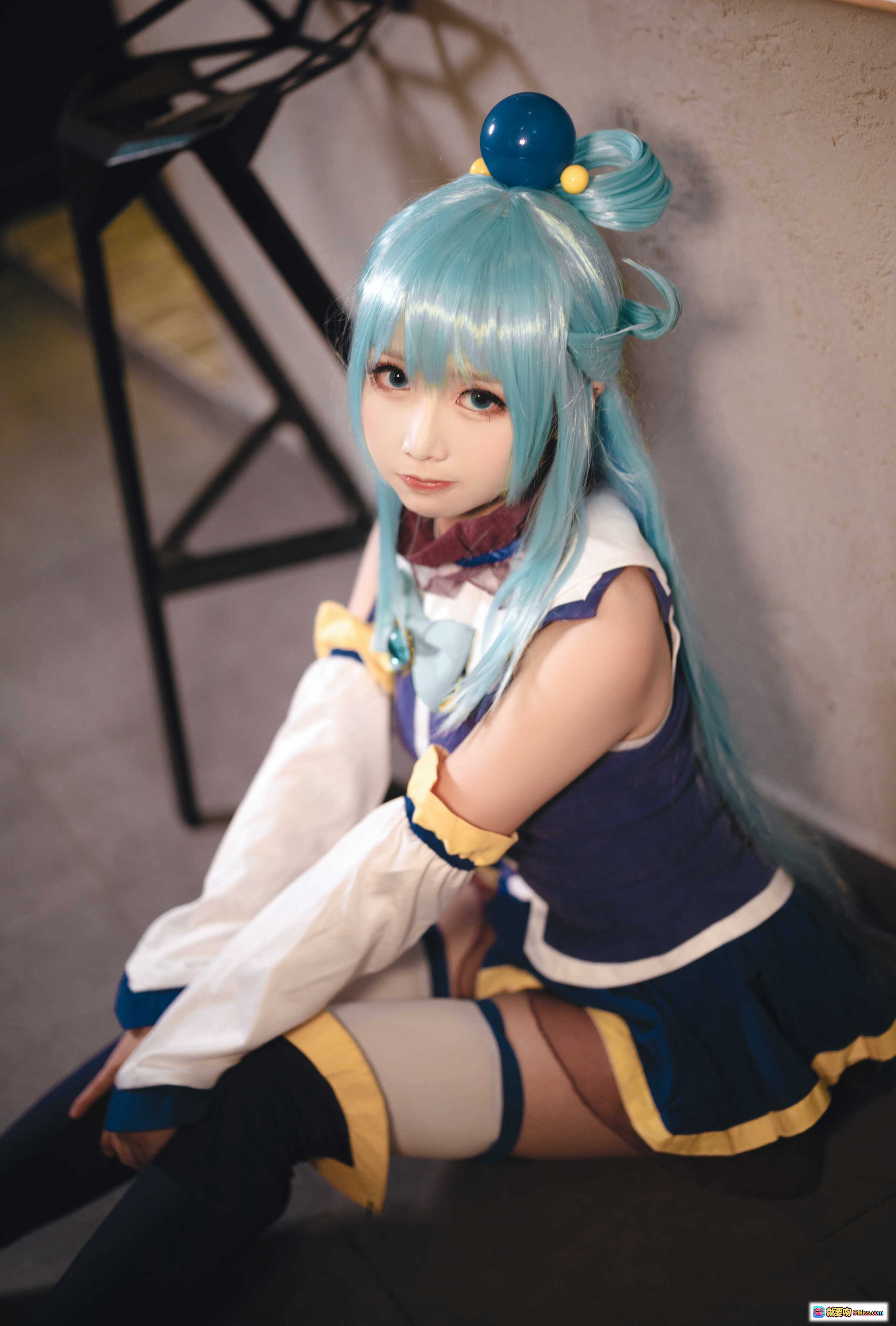 图片[5] - 面饼仙儿NO.031阿克亚cosplay蓝发双马尾女仆装酒吧场景写真20P高清图集 - 就要吻