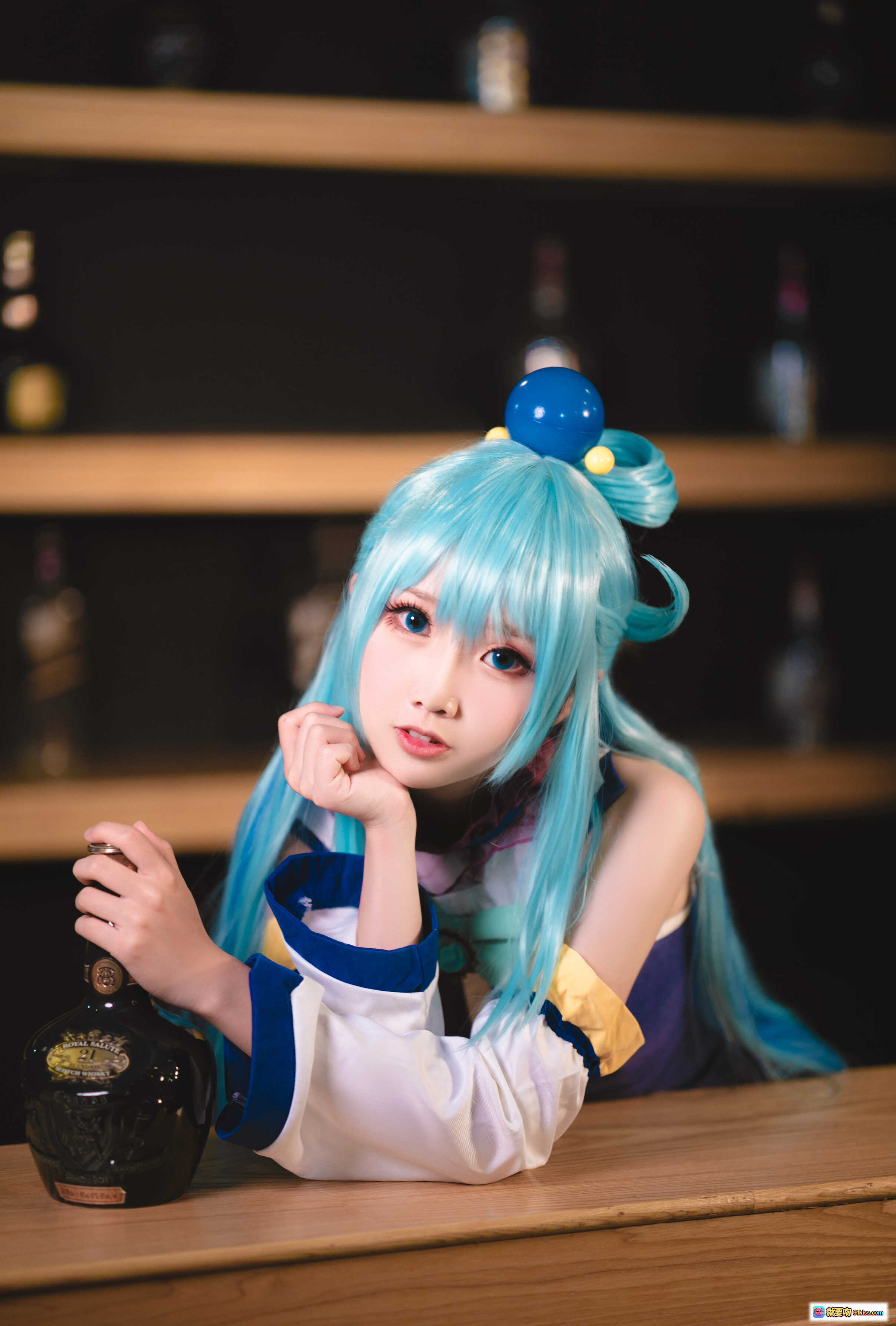 图片[6] - 面饼仙儿NO.031阿克亚cosplay蓝发双马尾女仆装酒吧场景写真20P高清图集 - 就要吻