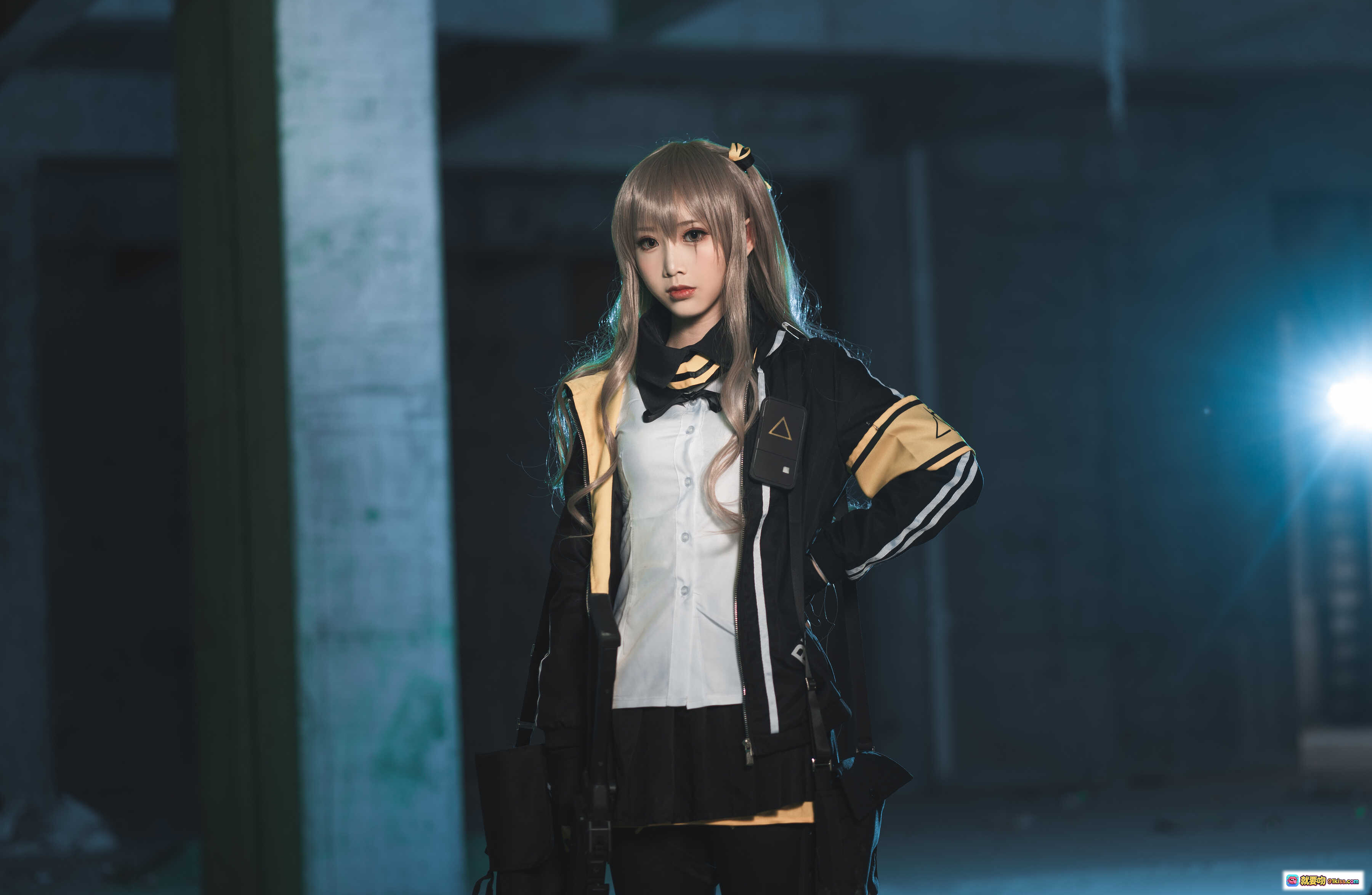 图片[8] - 面饼仙儿NO.048 UMP45 cosplay写真 | 黑黄夹克白衬衫战术风 | 长发持枪酷飒造型 | 26P高清图集 - 就要吻