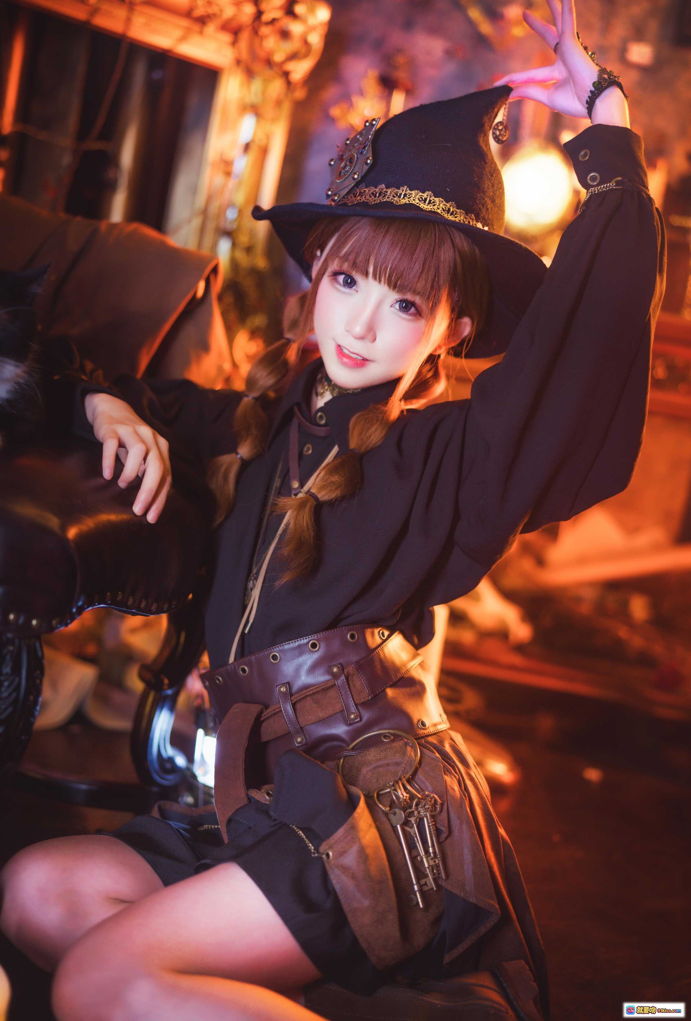 图片[9] - Kitaro绮太郎NO.085蒸汽朋克写真｜哥特女巫风造型+复古机械背景+黑猫陪伴+暗调暖光氛围感拍摄 - 就要吻