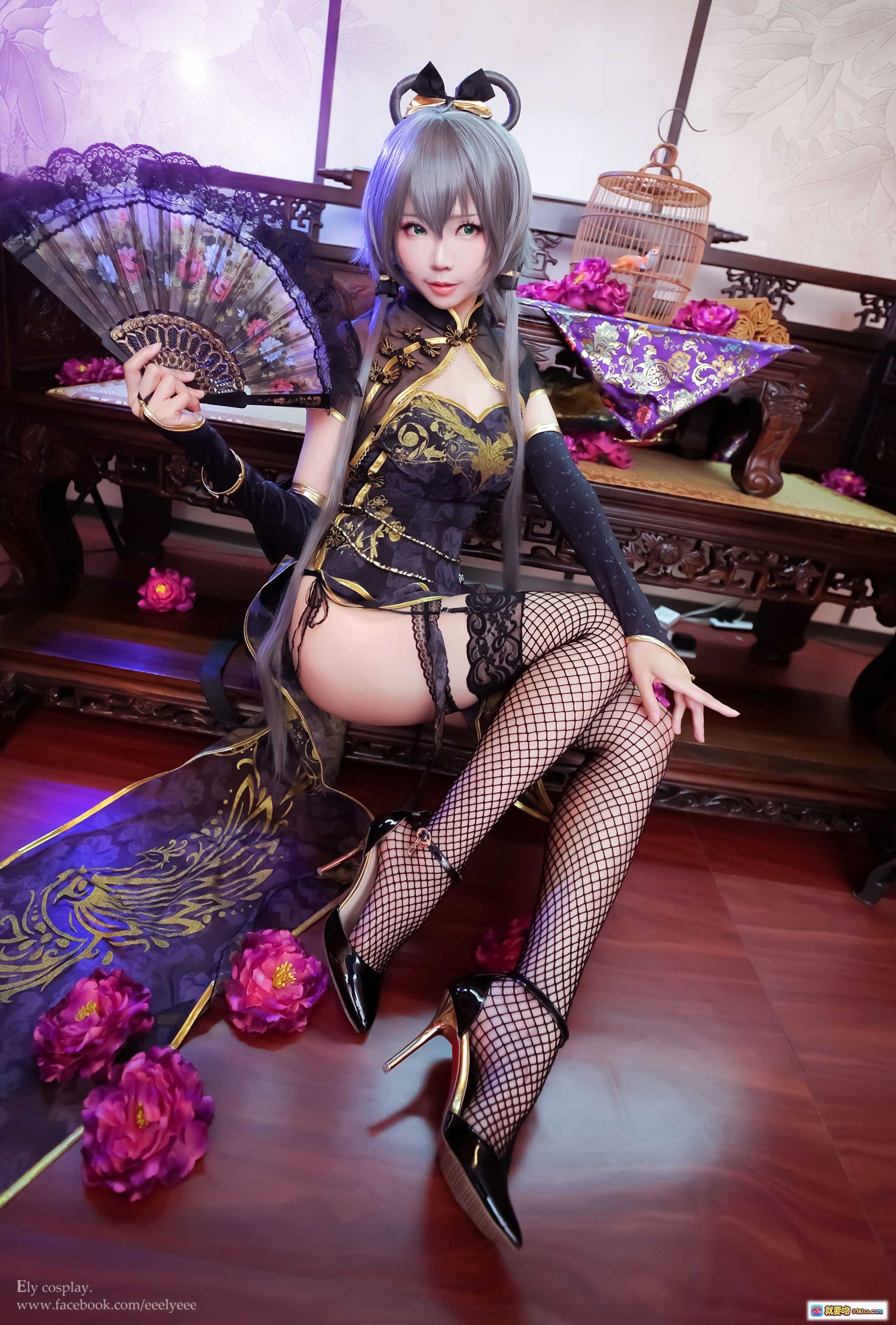 图片[2] - ElyEE子NO.055古风Cosplay写真｜黑金刺绣旗袍+网袜高跟+紫花古典场景+精致发饰+鸟笼布景 - 就要吻