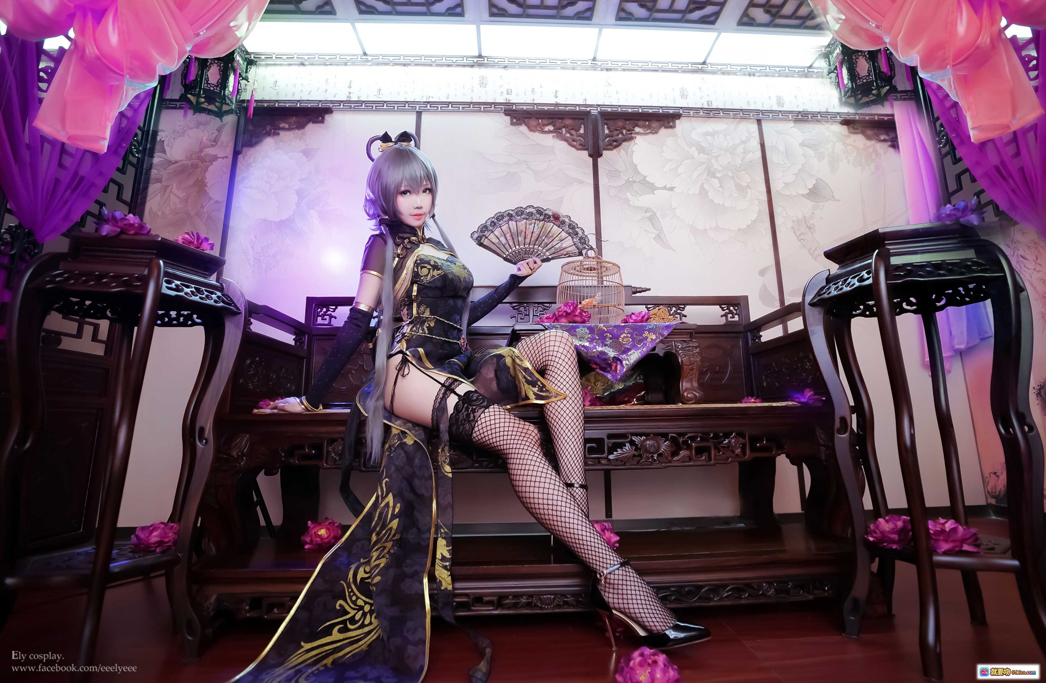 图片[7] - ElyEE子NO.055古风Cosplay写真｜黑金刺绣旗袍+网袜高跟+紫花古典场景+精致发饰+鸟笼布景 - 就要吻