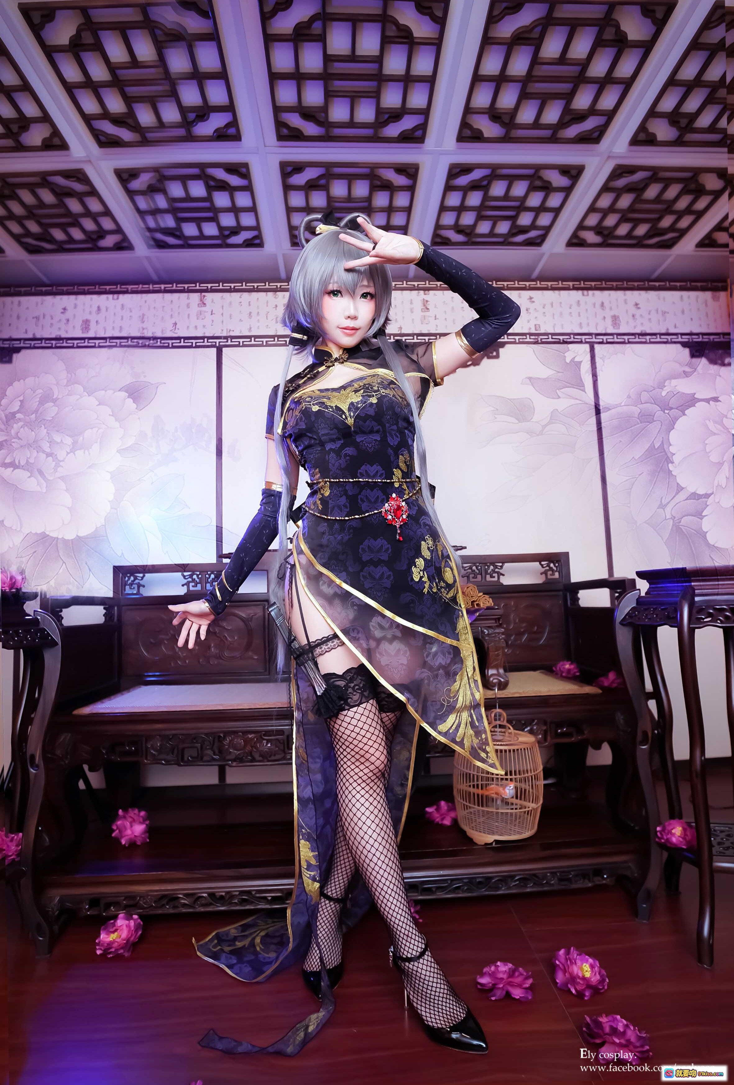 图片[9] - ElyEE子NO.055古风Cosplay写真｜黑金刺绣旗袍+网袜高跟+紫花古典场景+精致发饰+鸟笼布景 - 就要吻