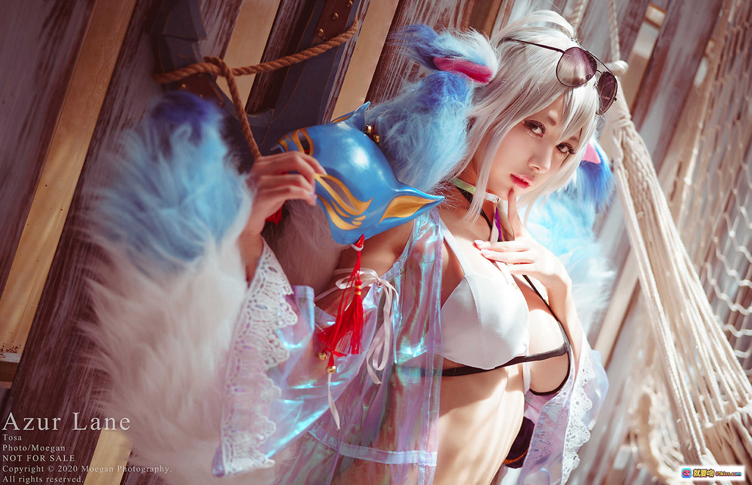 图片[4] - 土佐皮肤鸣子小夏cosplay写真 | Azur Lane角色扮演 | 白发猫耳泳装造型 | 蓝色狐狸面具手持 | 夏日沙滩风摄影 | Moegan摄影出品 - 就要吻