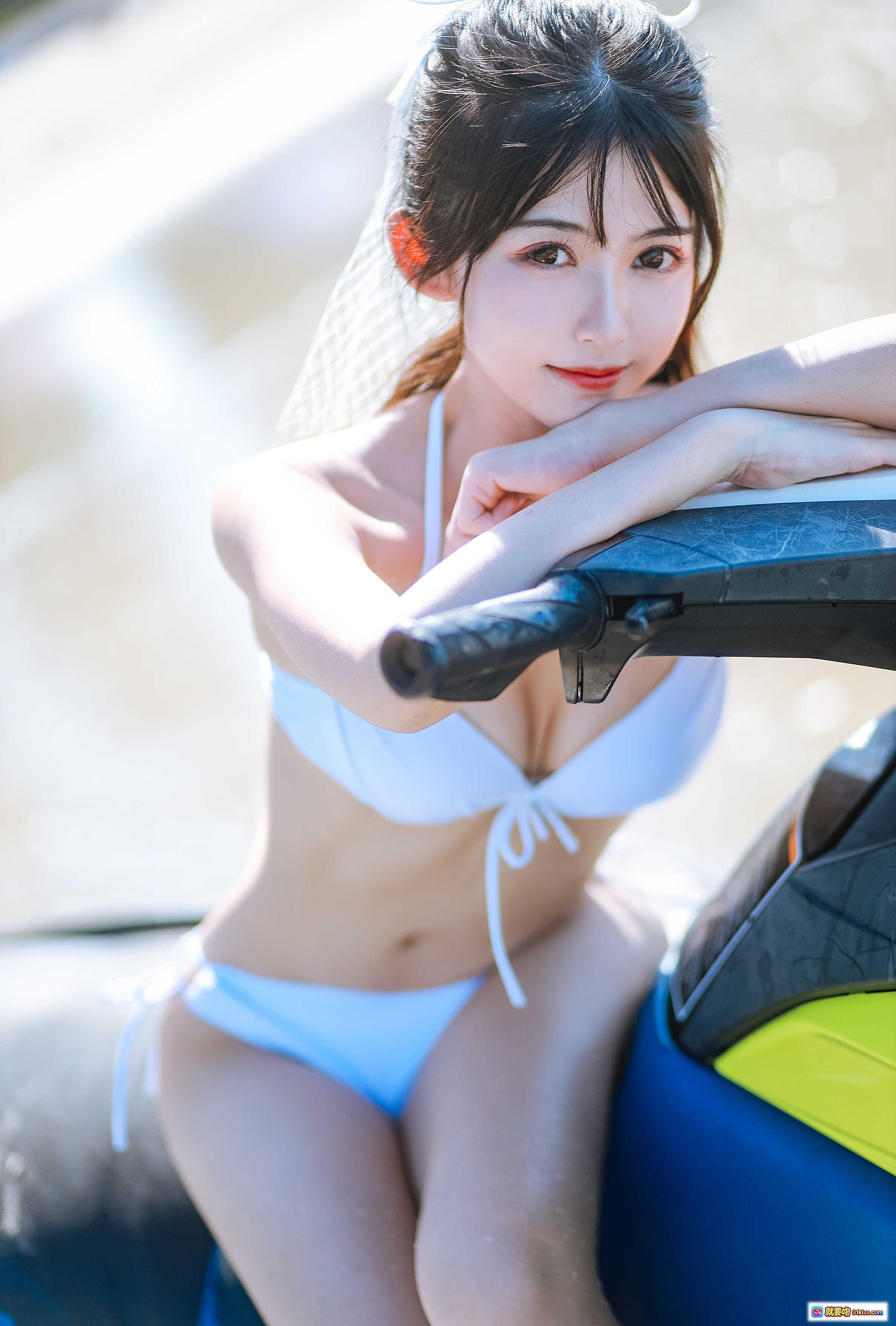 图片[8] - 鳗鱼霏儿NO.083海边写真 | 白色比基尼+牛仔短裤沙滩美拍 | 46P高清图集 - 就要吻