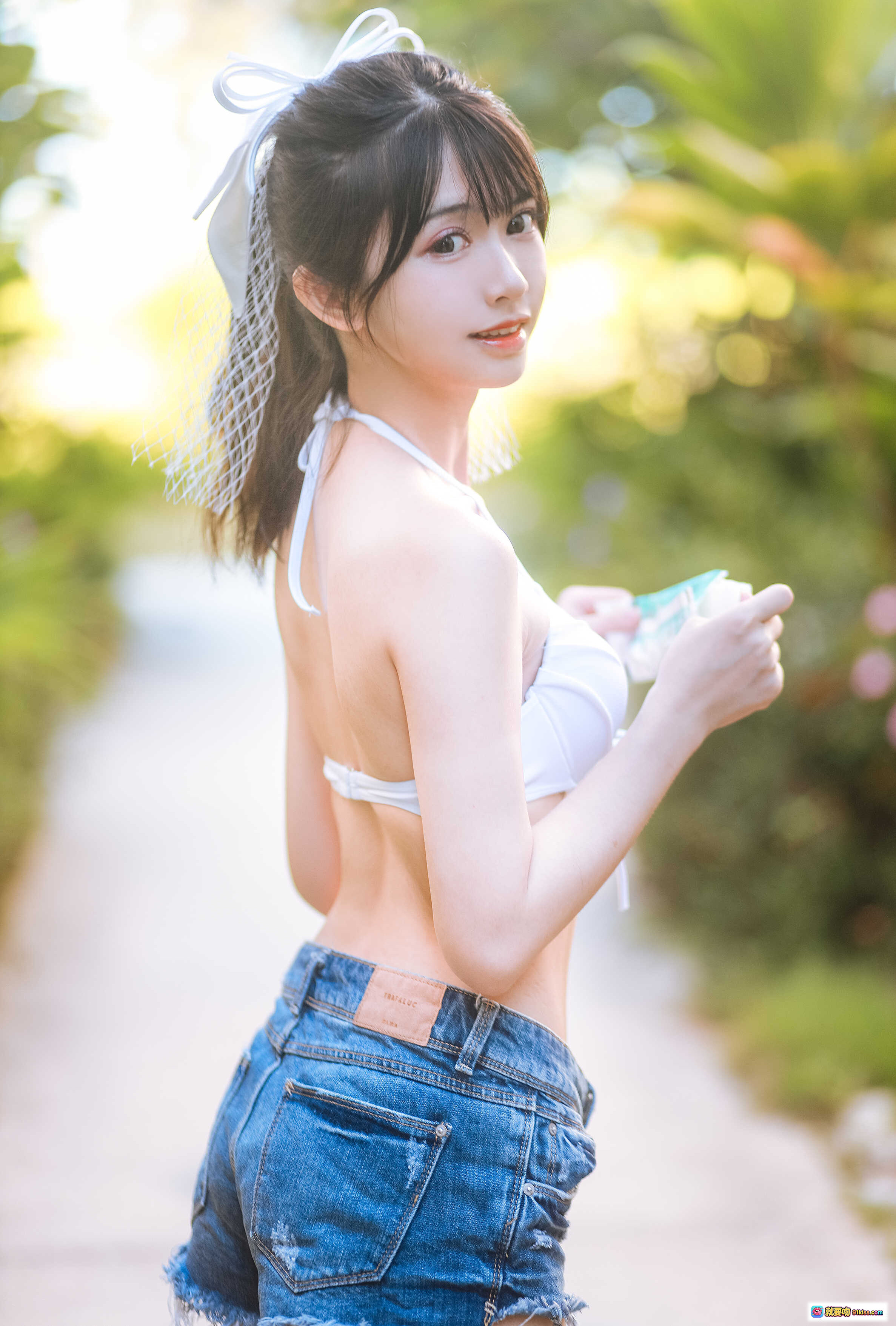 图片[7] - 鳗鱼霏儿NO.083海边写真 | 白色比基尼+牛仔短裤沙滩美拍 | 46P高清图集 - 就要吻